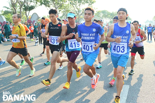 Các vận động viên tranh tài tại giải.