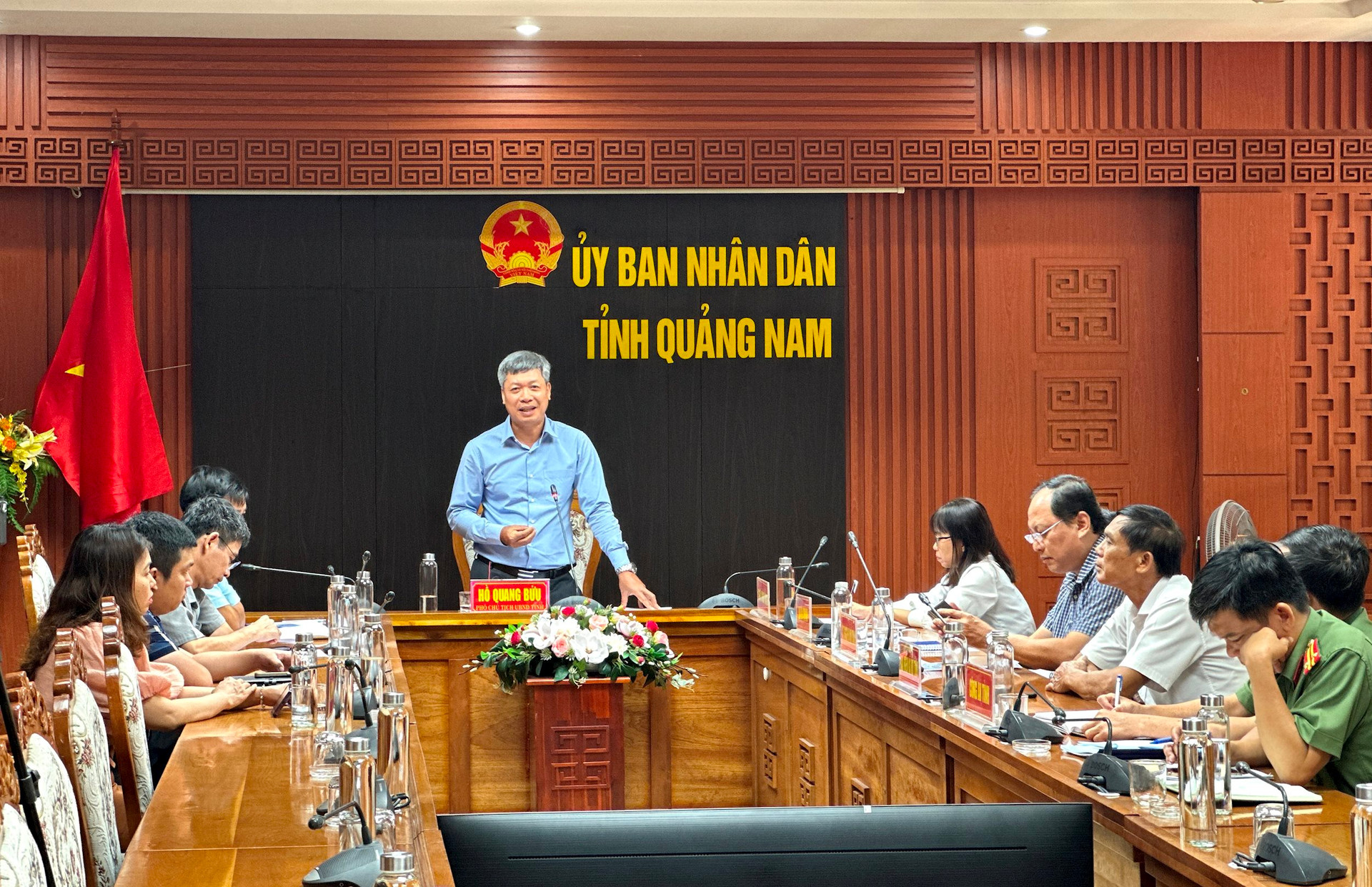 Phó Chủ tịch Hồ Quang Bửu phát biểu tại cuộc họp. Ảnh: PHAN VINH