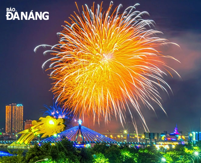 DIFF với những màn trình diễn kết hợp giữa ánh sáng và âm thanh đỉnh cao đã trở thành sản phẩm thương hiệu độc quyền của Đà Nẵng. Ảnh: HUỲNH VĂN TRUYỀN