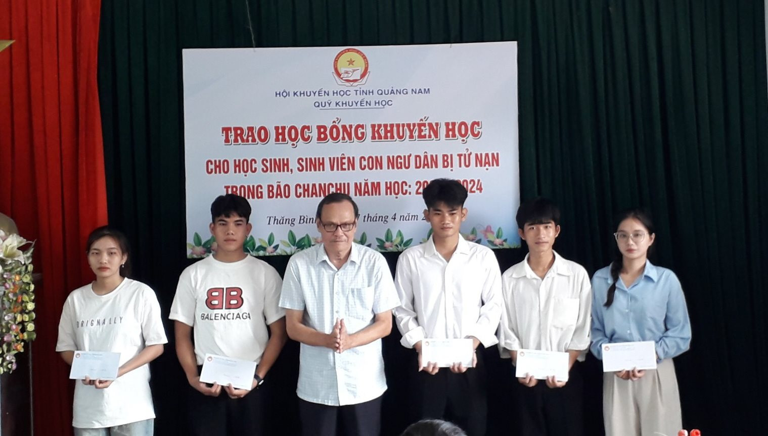  Huyện Thăng Bình có 25 học sinh, sinh viên con ngư dân tử nạn bão Chanchu. Ảnh: HN
