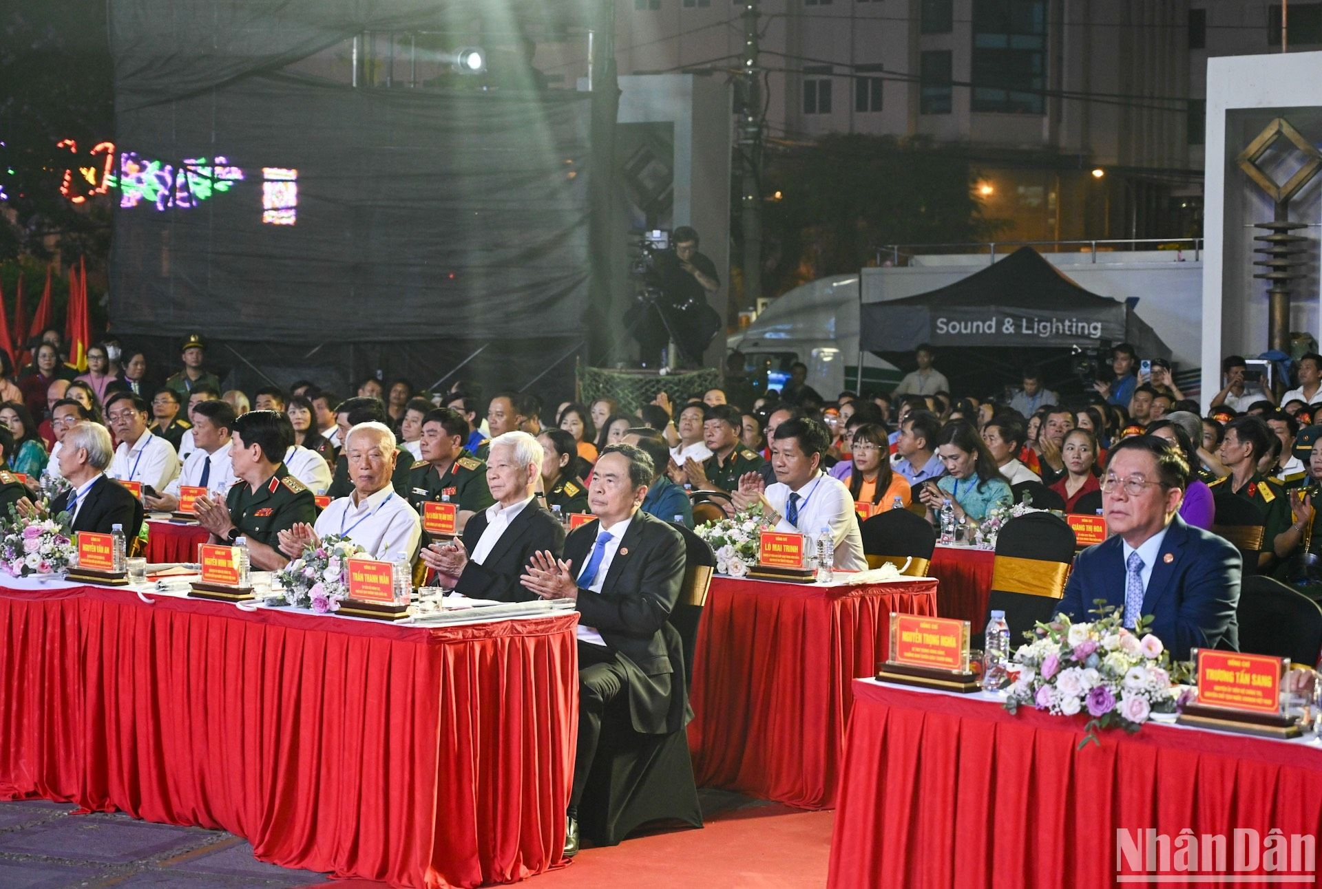 Các đồng chí lãnh đạo, nguyên lãnh đạo Đảng, Nhà nước tham dự chương trình tại điểm cầu Điện Biên.