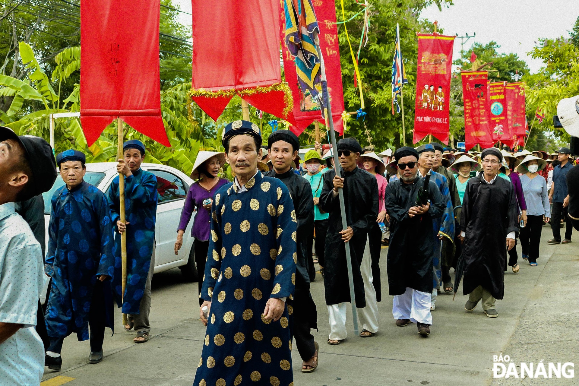 Đông đảo người dân tham gia lễ hội.