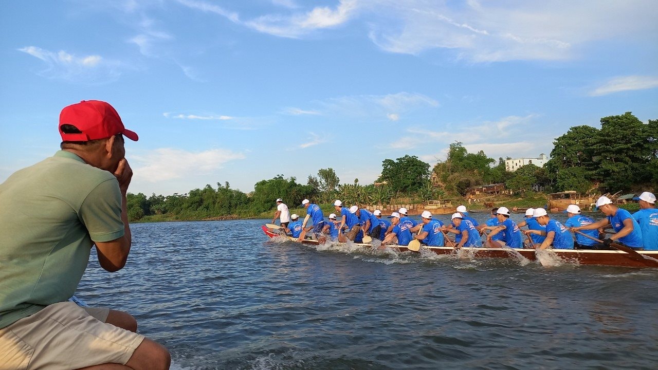 khong-khi-tap-luyen-cua-doi-thuyen-dua-nam-phuoc-duy-xuyen.jpg