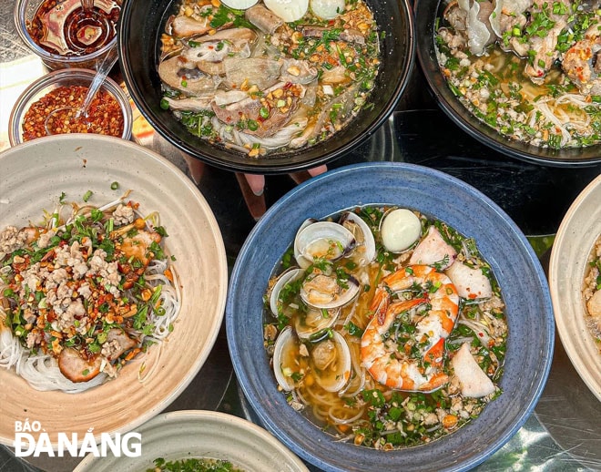 Những tô hủ tiếu Thái khá hấp dẫn tại Karon. Ảnh: H.L
