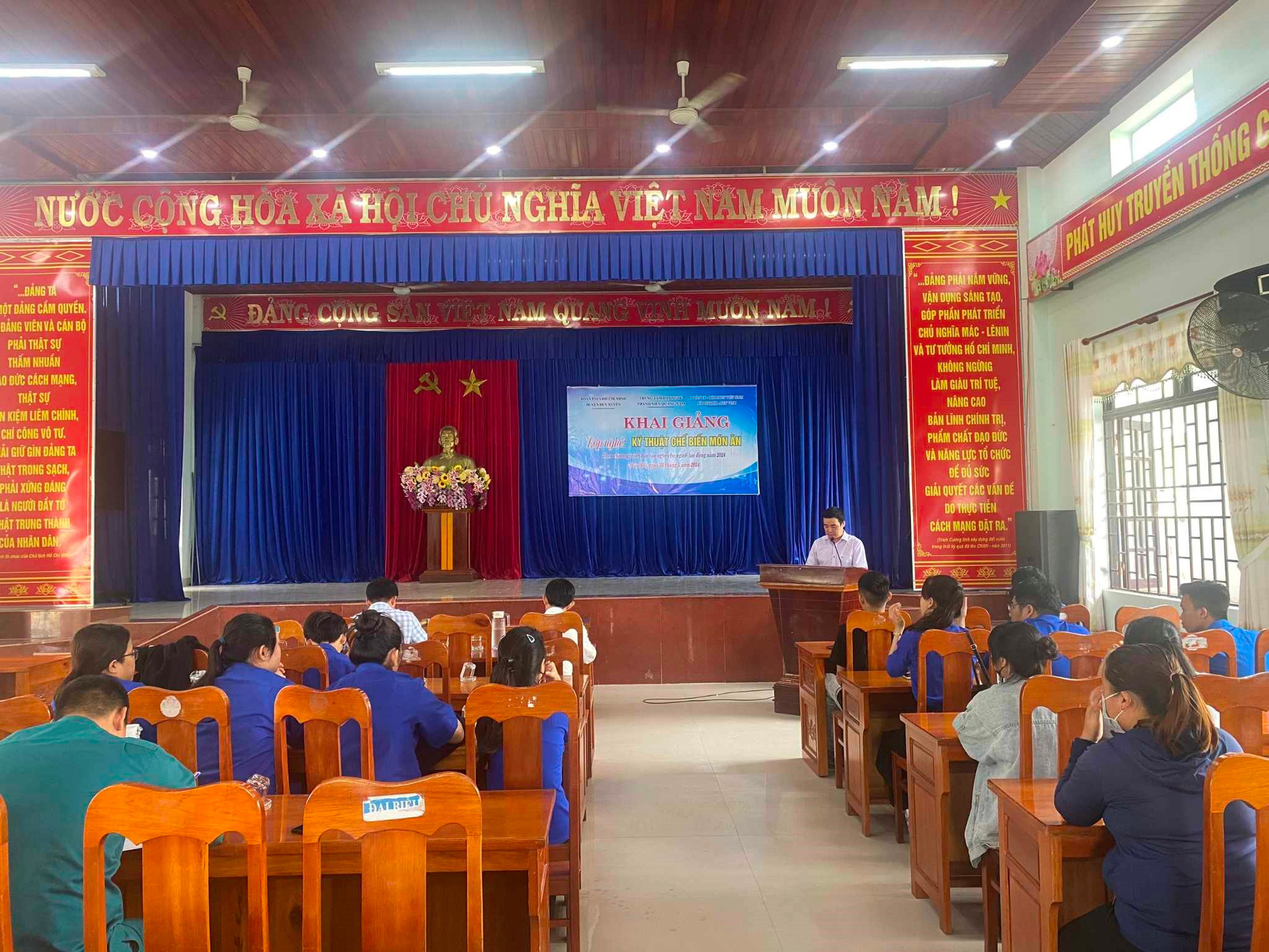 Khai giảng lớp nghề kỹ thuật chế biến món ăn tại huyện Duy Xuyên