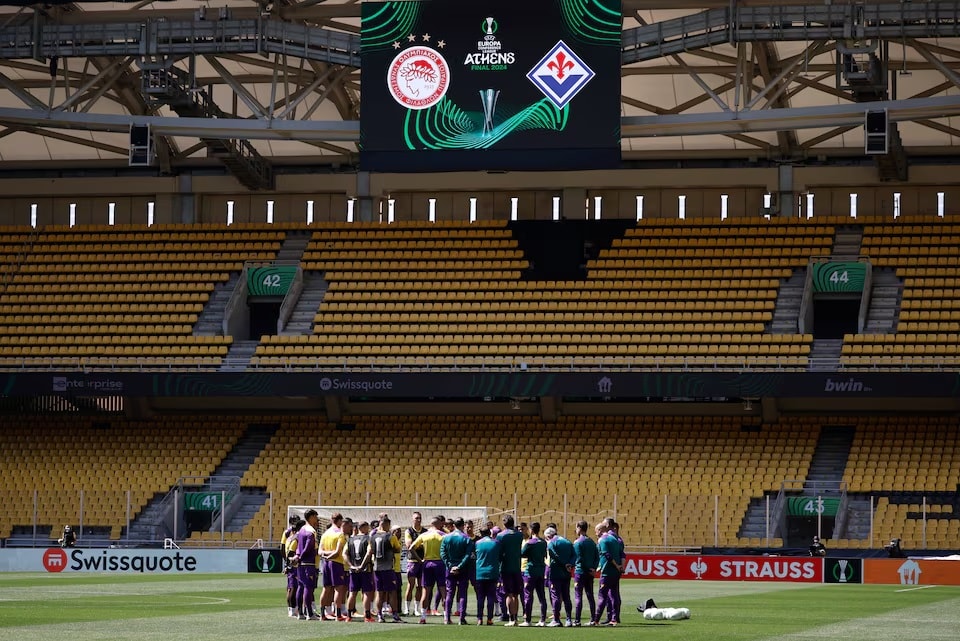 Thành viên câu lạc bộ Fiorentina luyện tập cho trận chung kết giải UEFA Europa Conference League. Ảnh: Reuters