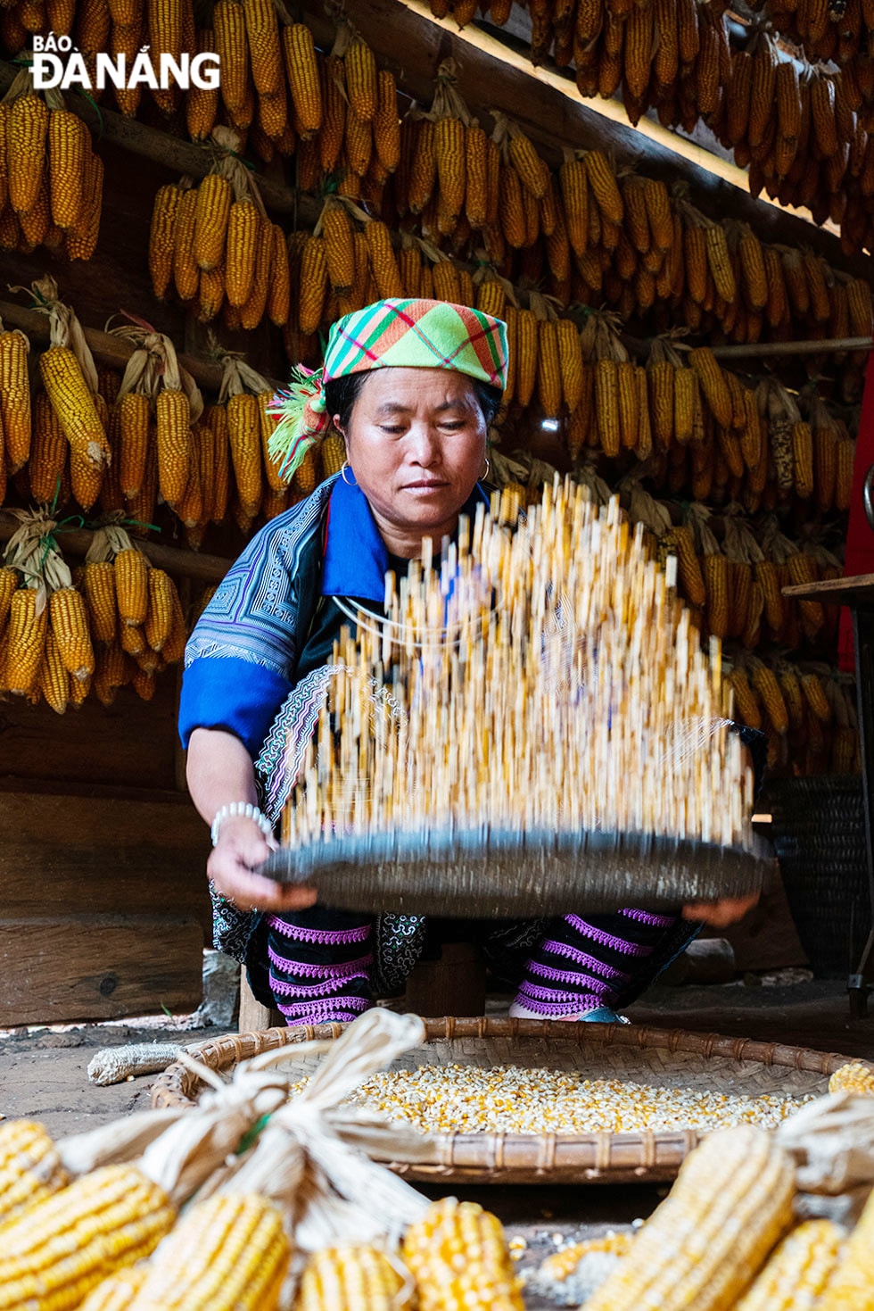 Từ nguồn lương thực này, đồng bào H’Mông chế biến thành nhiều món ăn độc đáo với hương vị đặc trưng, như: mèn mén, rượu, bánh ngô, rượu ngô.