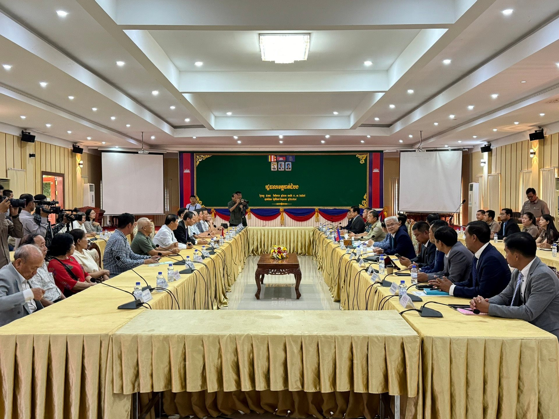 Quang Nam delegation in Battambang