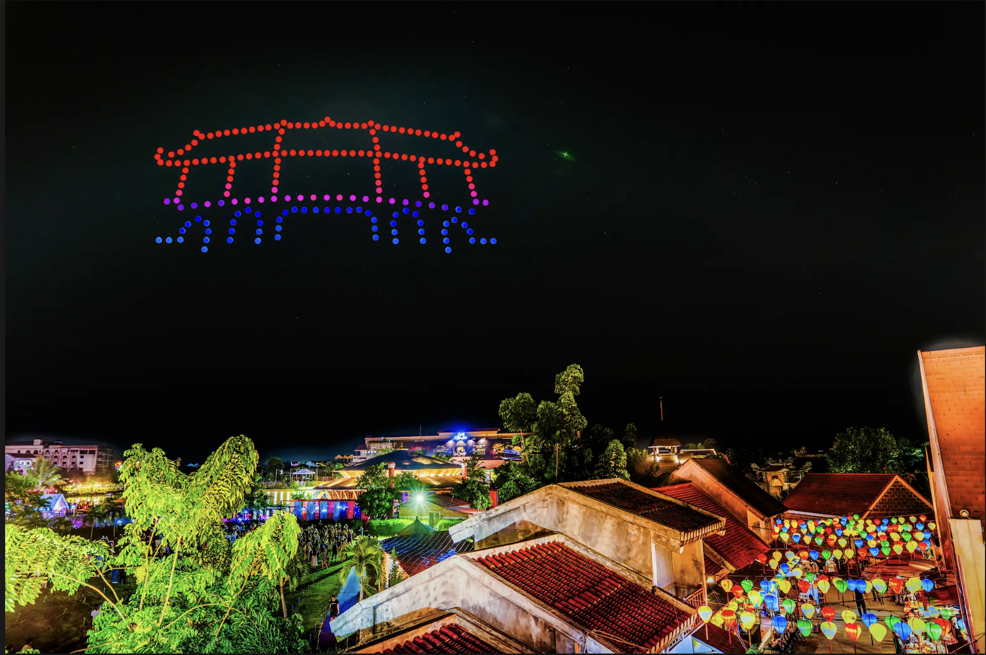 Màn trình diễn drone light lần đầu tiên tại Hội An.
