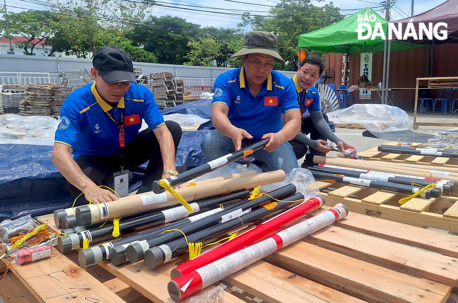 Đội Việt Nam chuẩn bị khoảng 4.700  pháo với đa dạng, hiệu ứng sắc màu trong thời lượng khoảng 21 phút 45 giây.