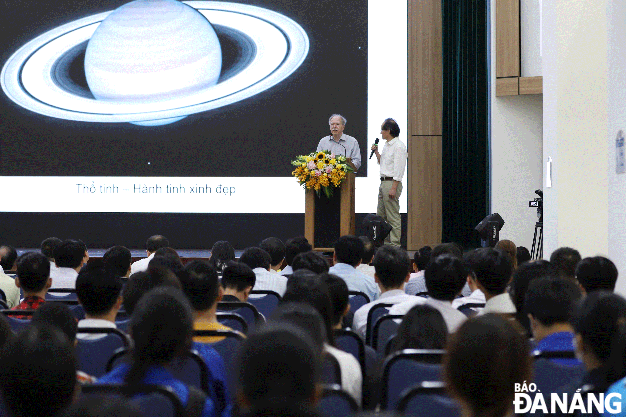 Đại học Đà Nẵng mời Giáo sư Gerard’t Hooft-Giải Nobel Vật lý giao lưu khoa học với cán bộ, giảng viên và học sinh, sinh viên. Ảnh: HÀ THU
