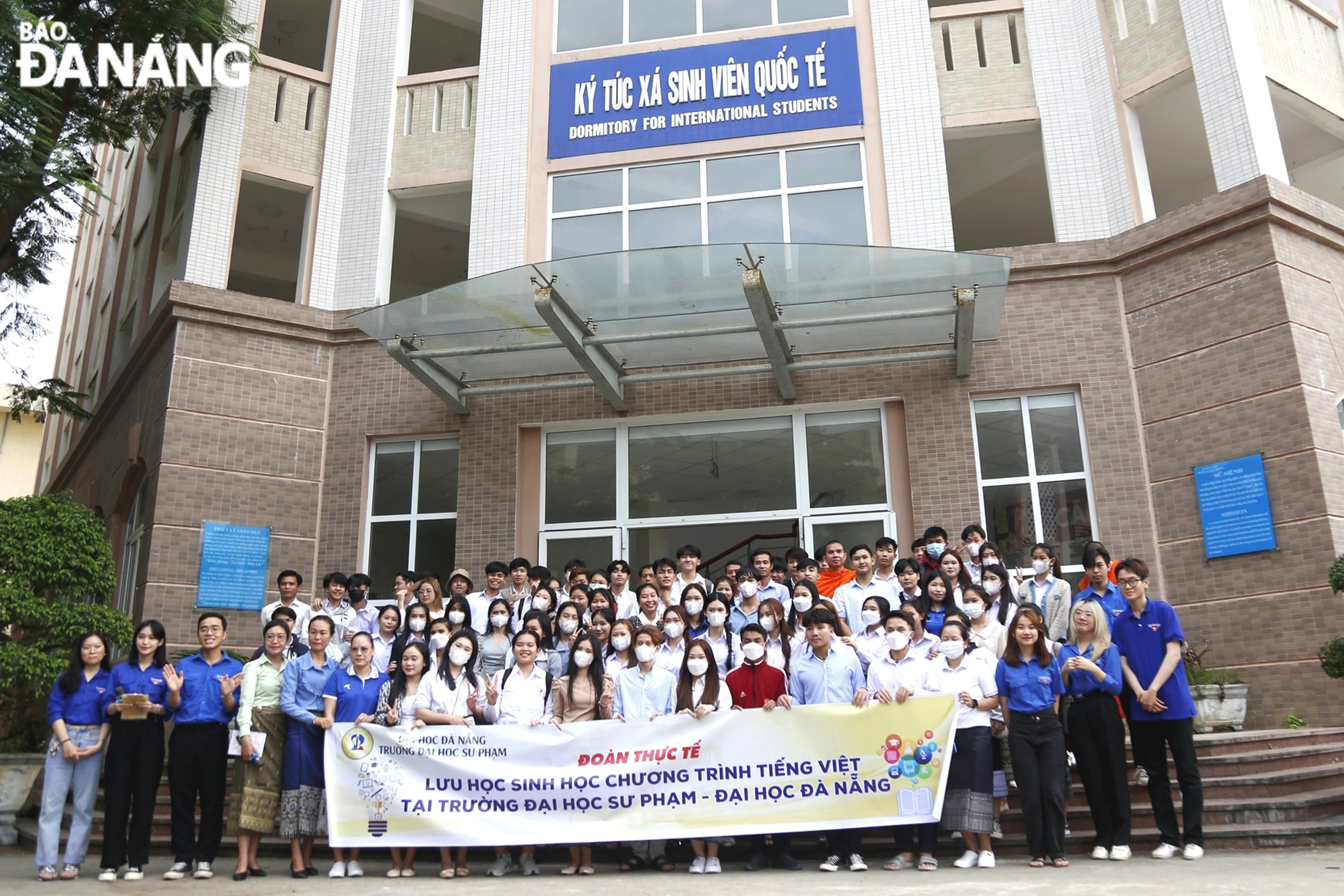 Lưu học sinh Trường Đại học Sư phạm, Đại học Đà Nẵng tham quan, trải nghiệm, hướng nghiệp.Ảnh: HẢI ĐĂNG