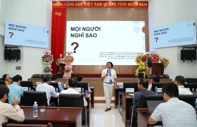 PGS.TS Phan Cao Thọ, Hiệu trưởng Trường ĐH Sư phạm Kỹ thuật, ĐH Đà Nẵng phát biểu khai mạc hội thảo.