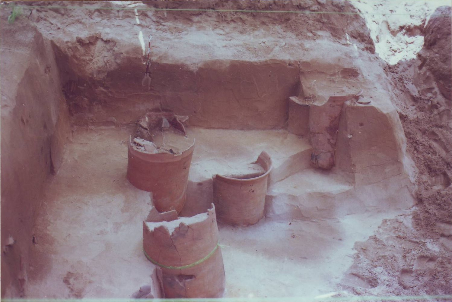 Hố khai quật di tích khảo cổ An Bang năm 1995.
