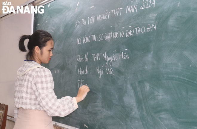 Thời gian thi môn Ngữ văn là 120 phút.