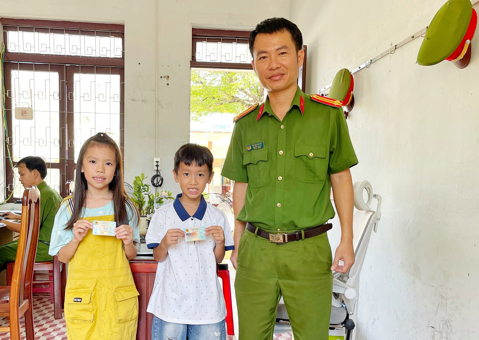 rao 02 Căn cước đầu tiên cho công dân dưới 14 tuổi. Ảnh: SINH HIỆP