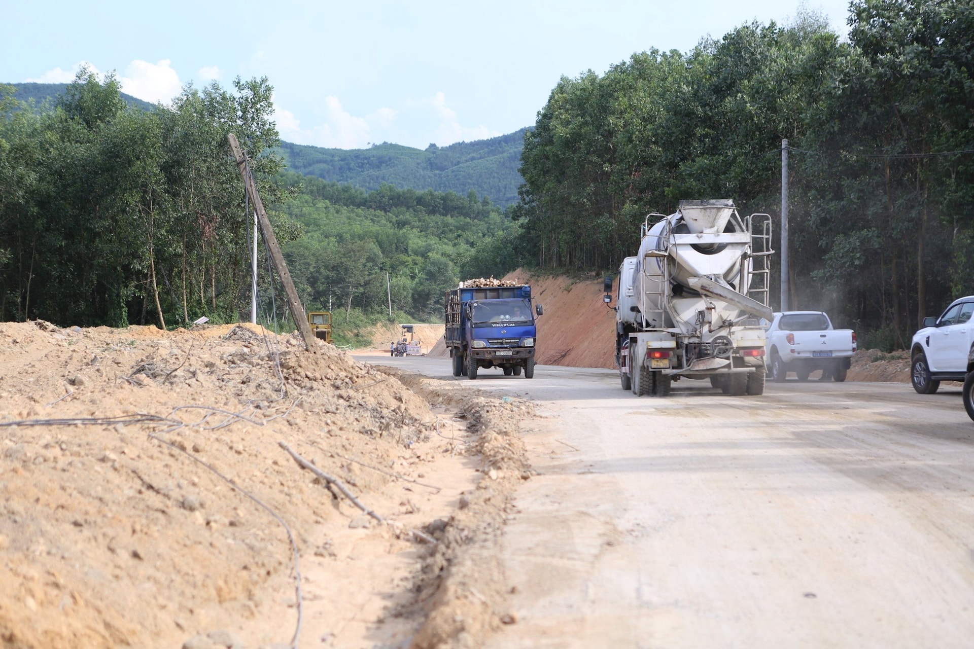 Đầu tư công dự kiến sẽ gia tăng mạnh vào những tháng cuối năm để góp phần vào tăng trưởng. Ảnh: T.DŨNG