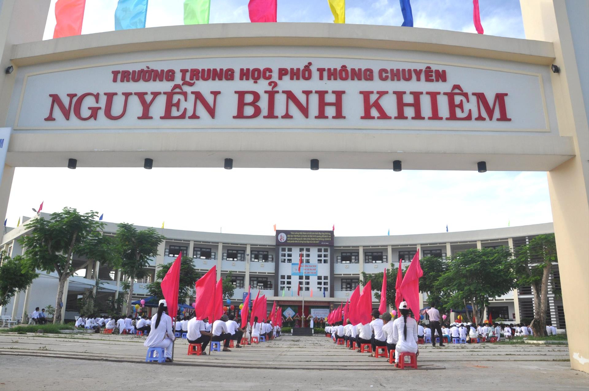 Trường THPT chuyên Nguyễn Bỉnh Khiêm đạt chuẩn từ năm 2015 nhưng sau đó không đáp ứng tiêu chí và rớt chuẩn. Ảnh: X.P