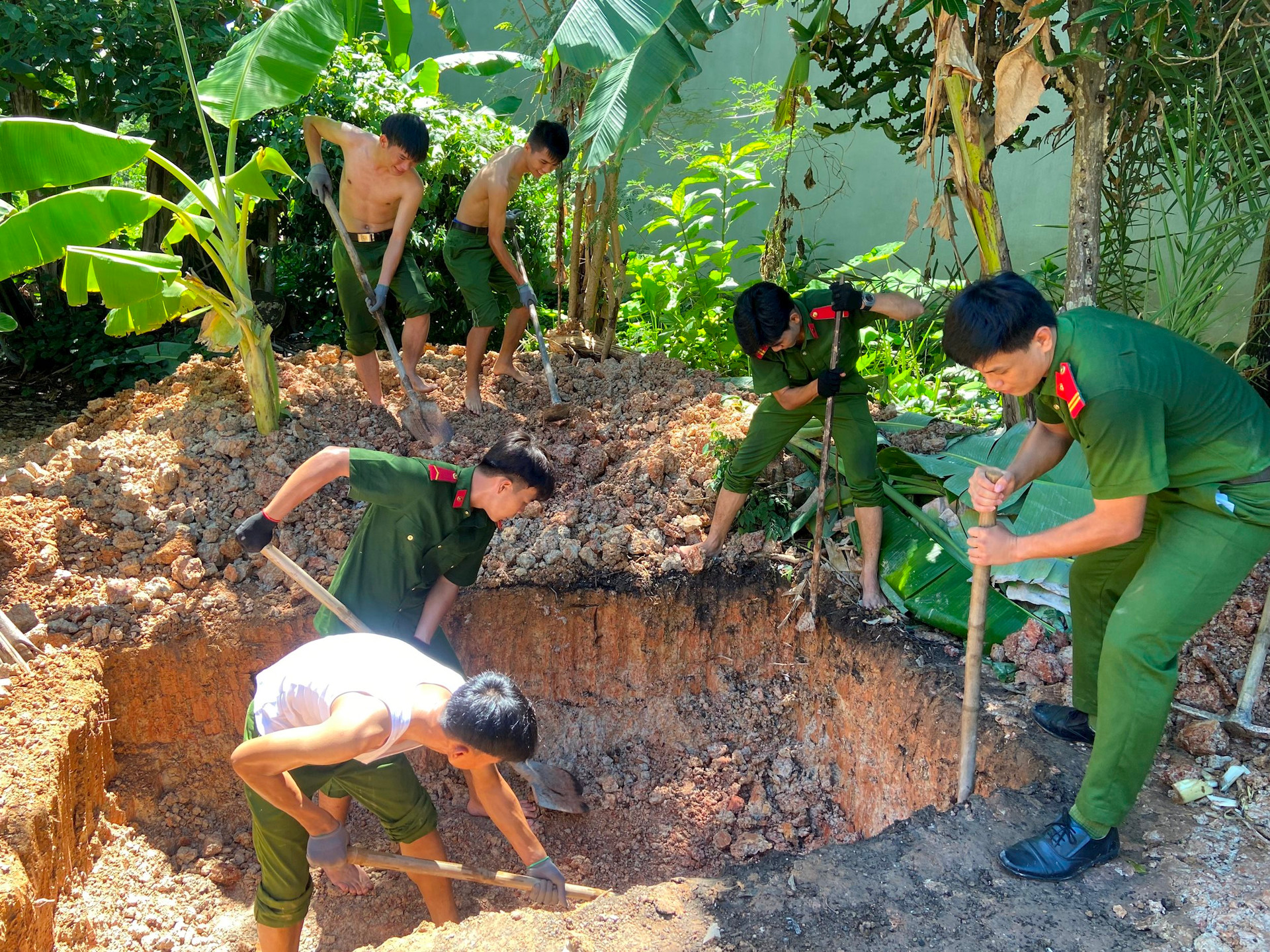Huyện đoàn Duy Xuyên tổ chức hoạt động tình nguyện tại xã Duy Thu