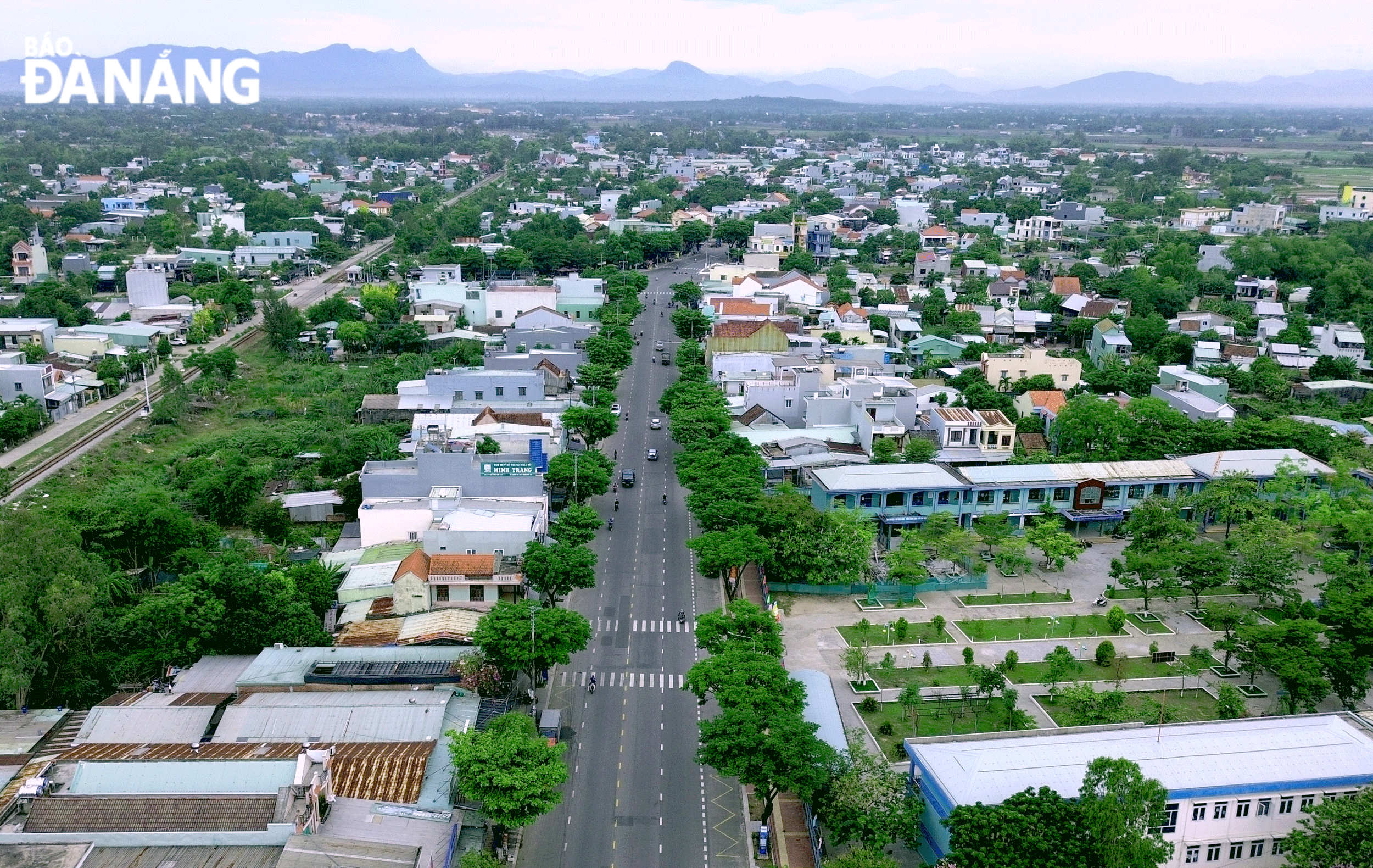 Năm 2024-2025, toàn huyện Hòa Vang có 20 thôn đăng ký thực hiện thôn thông minh. Trong ảnh: Khung cảnh từ trên cao của thôn Lệ Sơn Bắc, thôn được xã Hòa Tiến đăng ký thực hiện thôn thông minh. Ảnh: VĂN HOÀNG