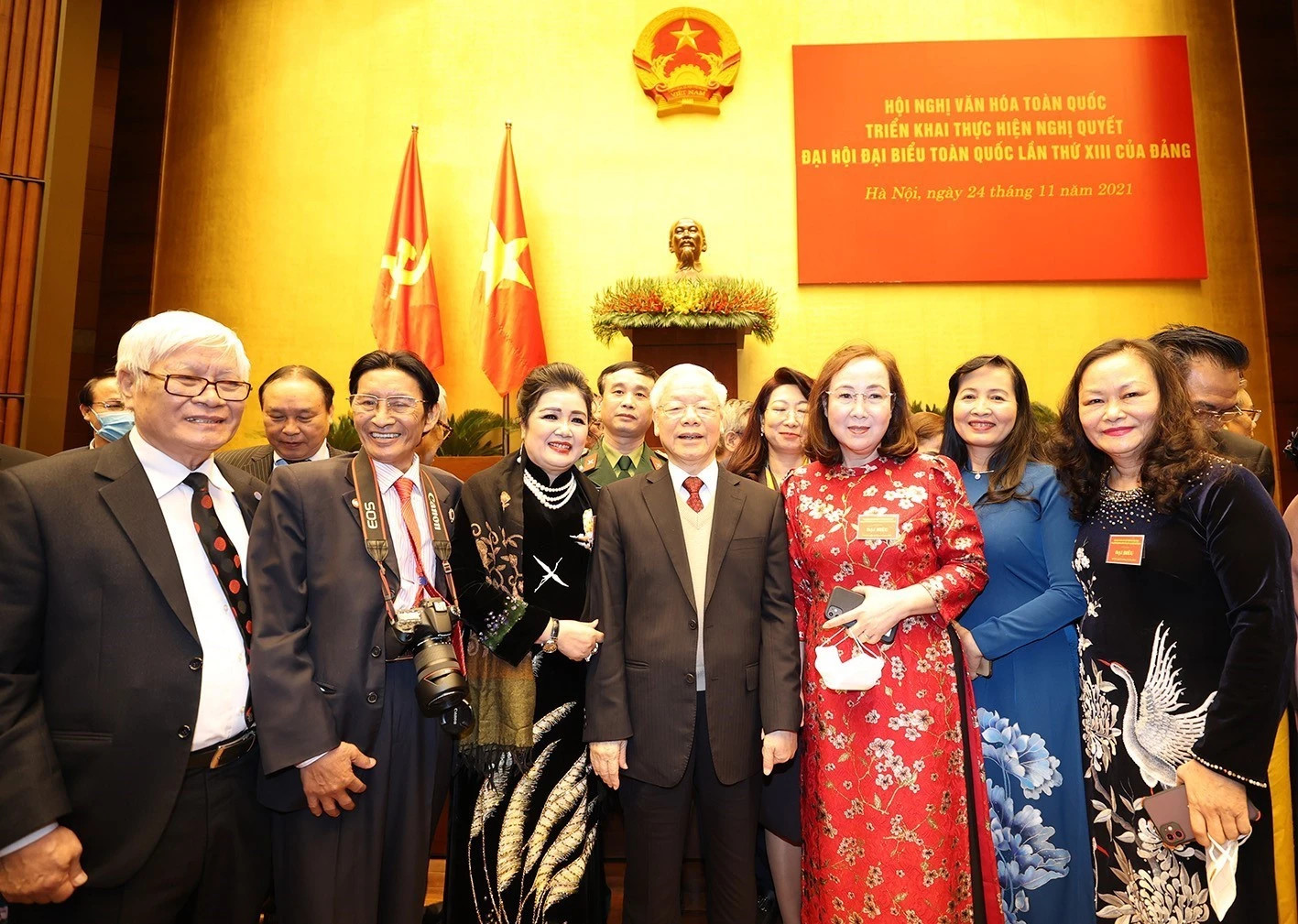 Tổng Bí thư Nguyễn Phú Trọng với các văn nghệ sỹ tại Hội nghị Văn hóa toàn quốc năm 2021