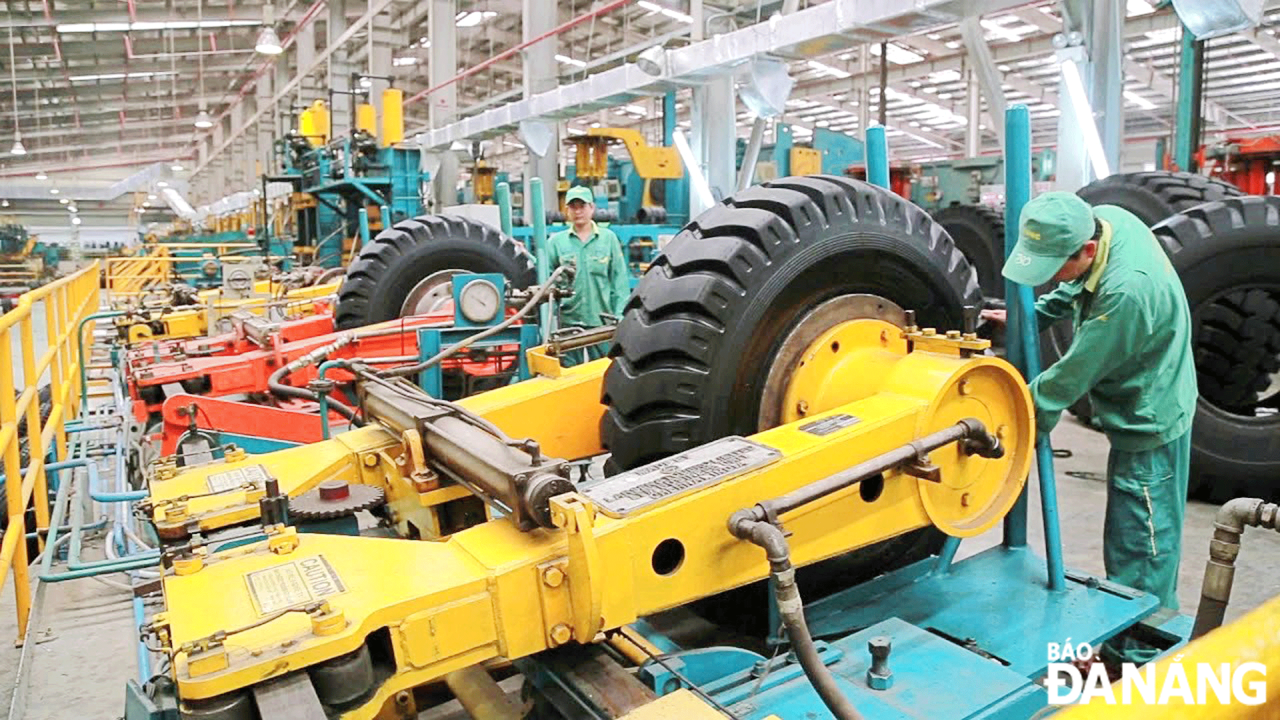 Hoạt động sản xuất tại Công ty CP Cao su Đà Nẵng. Ảnh: M.Q
