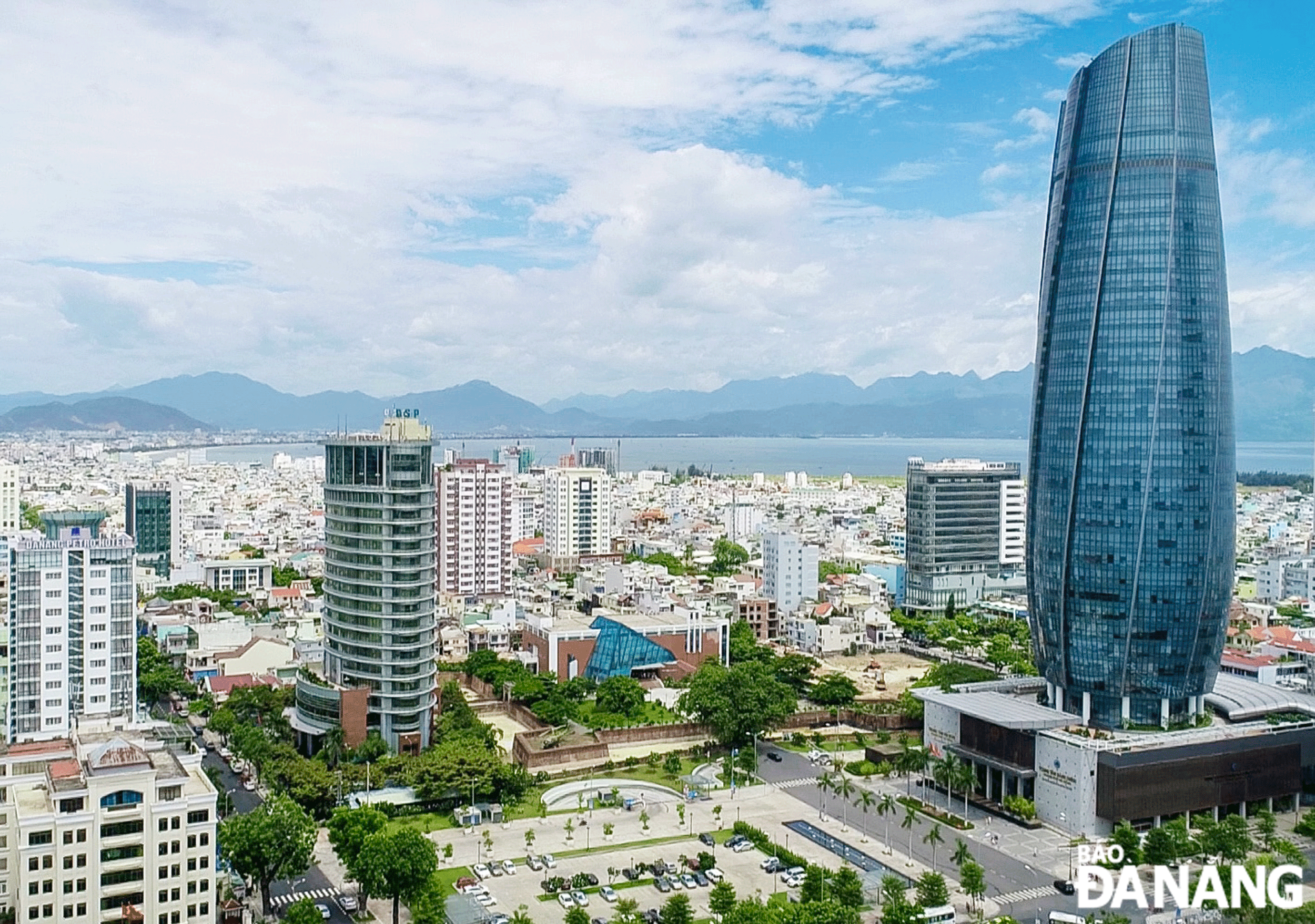 Quận Hải Châu tiếp tục nỗ lực phấn đấu đạt và vượt các chỉ tiêu trong những tháng cuối năm. TRONG ẢNH: Một góc đô thị quận Hải Châu. Ảnh: DIỆP NHƯ