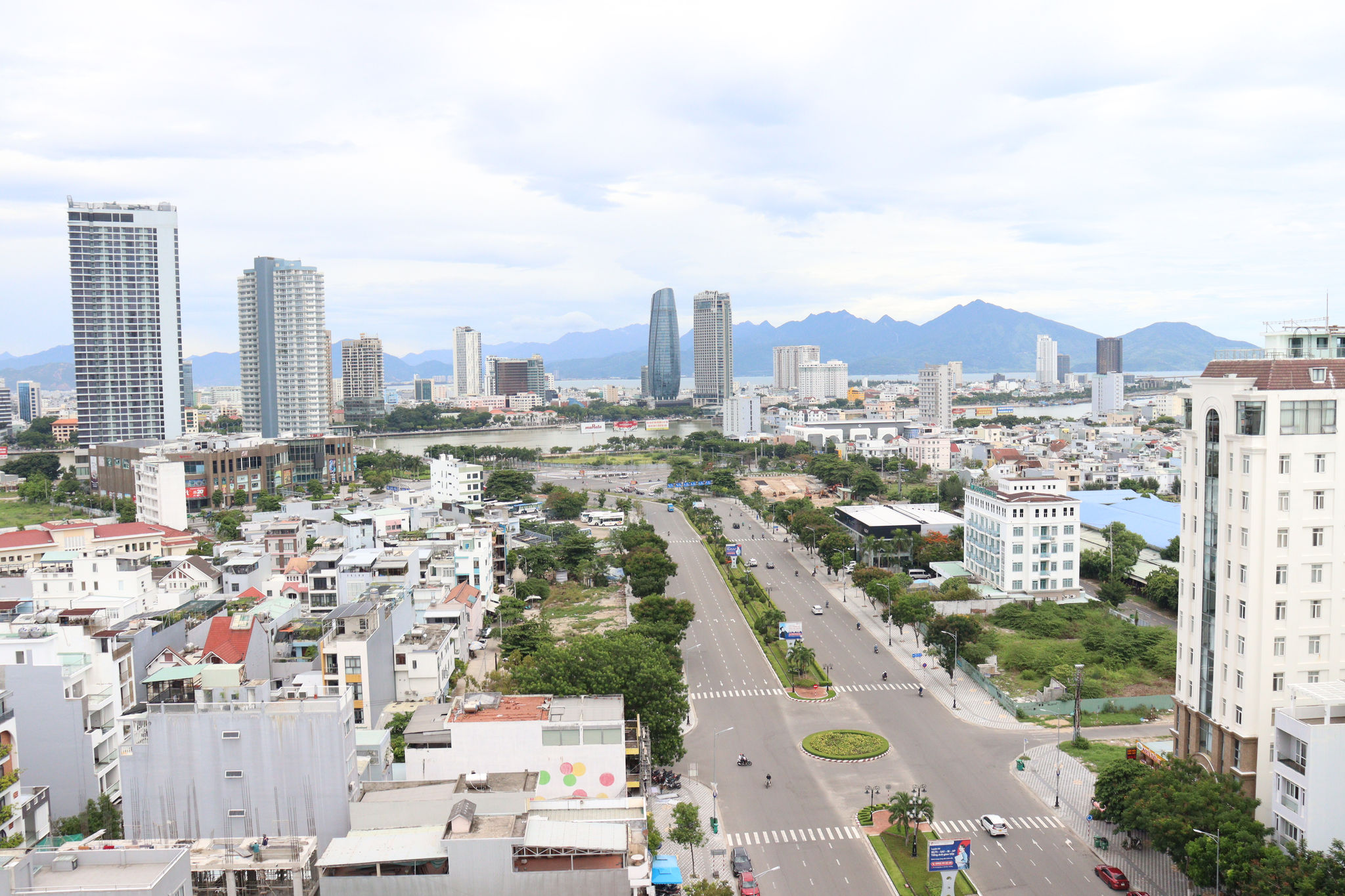 Trong 6 tháng đầu năm 2024, thị trường bất động sản Đà Nẵng có tín hiệu khởi sắc. Ảnh: HOÀNG HIỆP