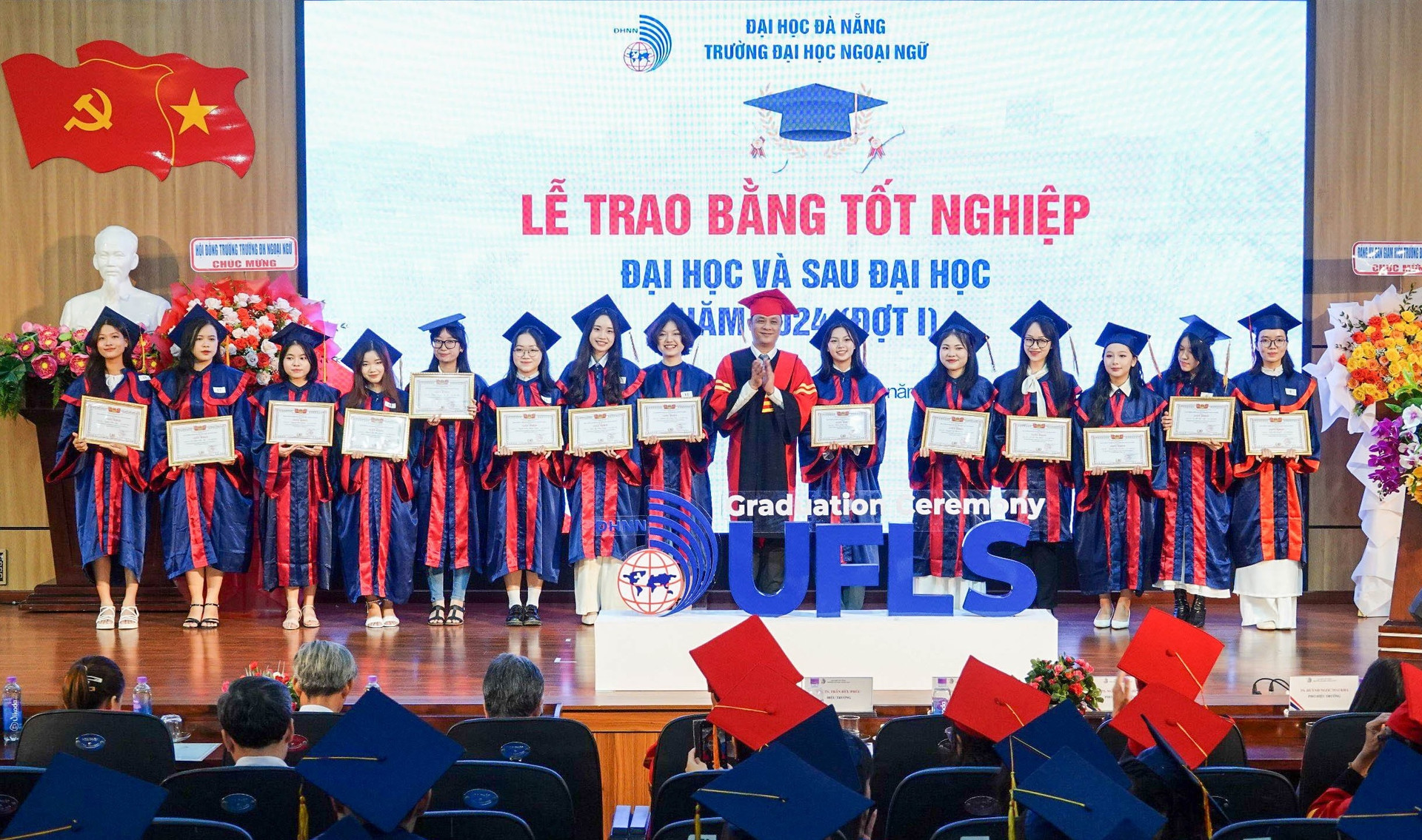 tân cử nhân tiêu biểu