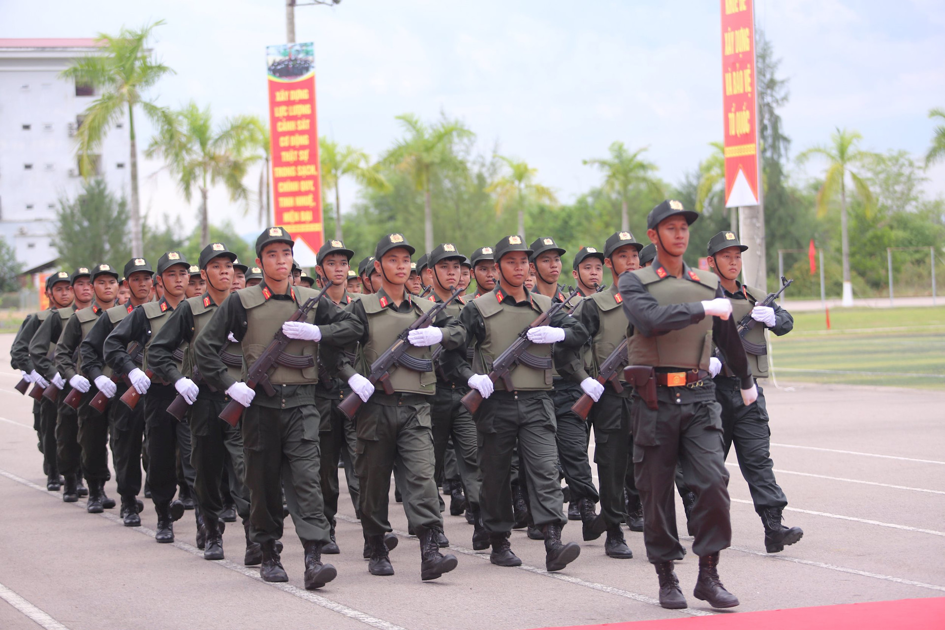 Các lực lượng của Trung đoàn CSCĐ Trung Bộ ngày càng chính quy, tinh nhuệ, hiện đại. Ảnh: T.CÔNG 