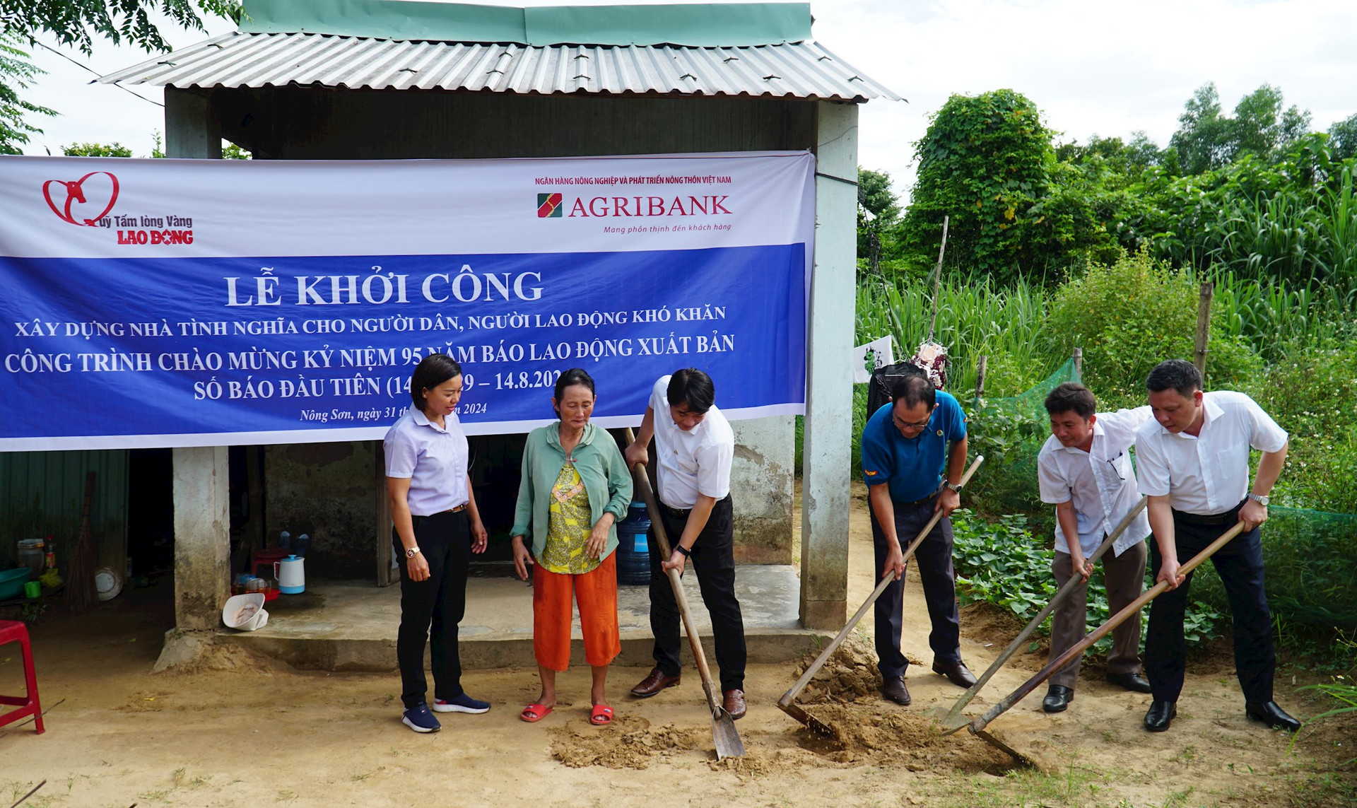 Báo Lao Động khởi công nhà tình nghĩa 