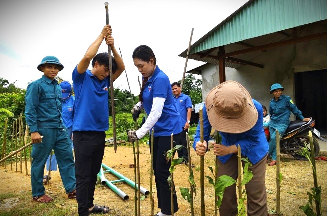 Tuổi trẻ Nam Giang góp sức xây dựng nông thôn mới 