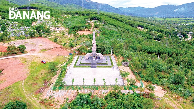 Tượng đài chiến thắng Thượng Đức được khánh thành năm 2014, tọa lạc trên diện tích đất 1.600 mét vuông với các hạng mục tượng, đài, sân hành lễ, cây xanh, điện chiếu sáng...