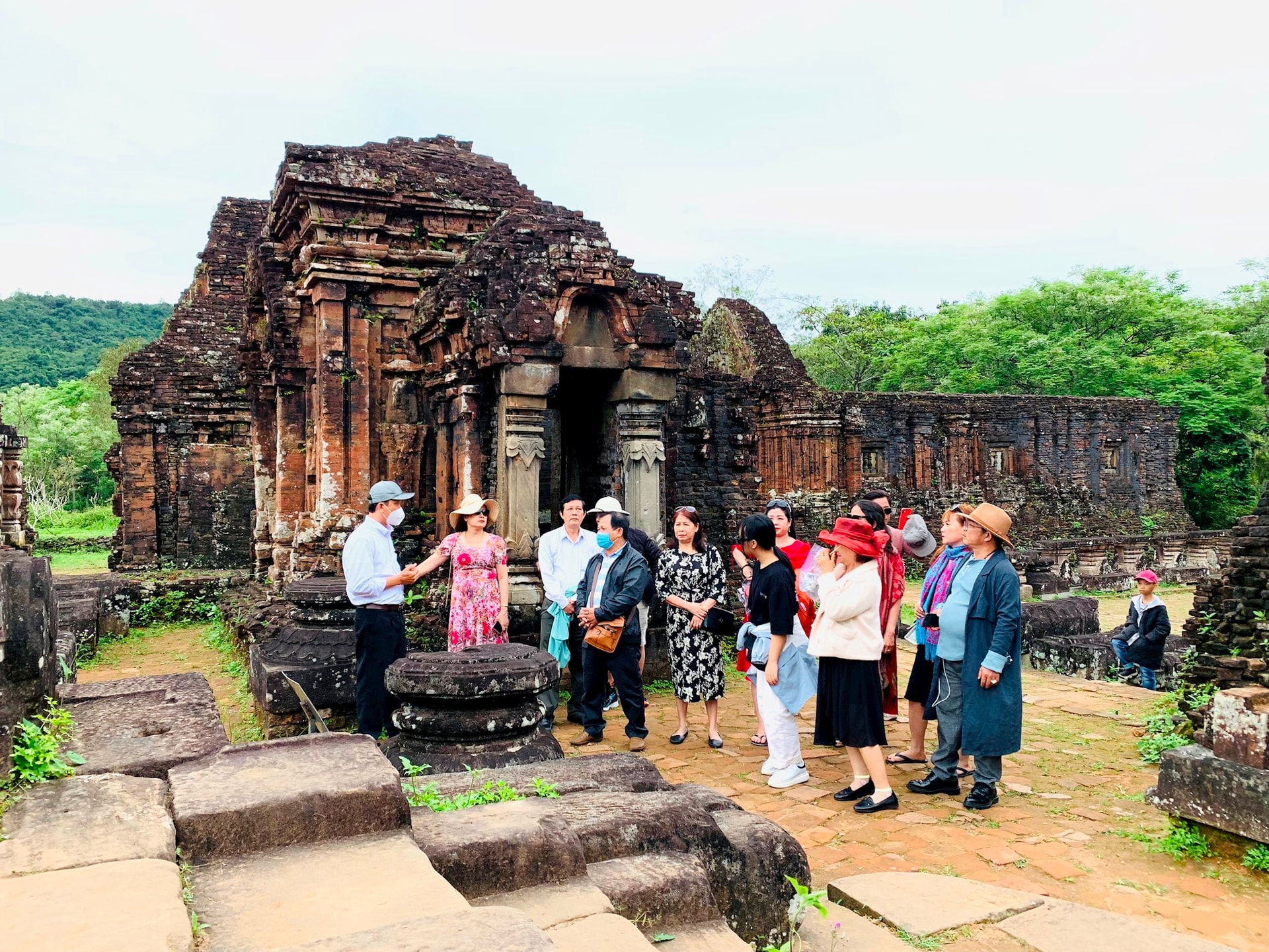 Khu đền tháp Mỹ Sơn là điểm đến đang ứng dụng công nghệ số vào quảng bá và hỗ trợ du khách. Ảnh: M.H