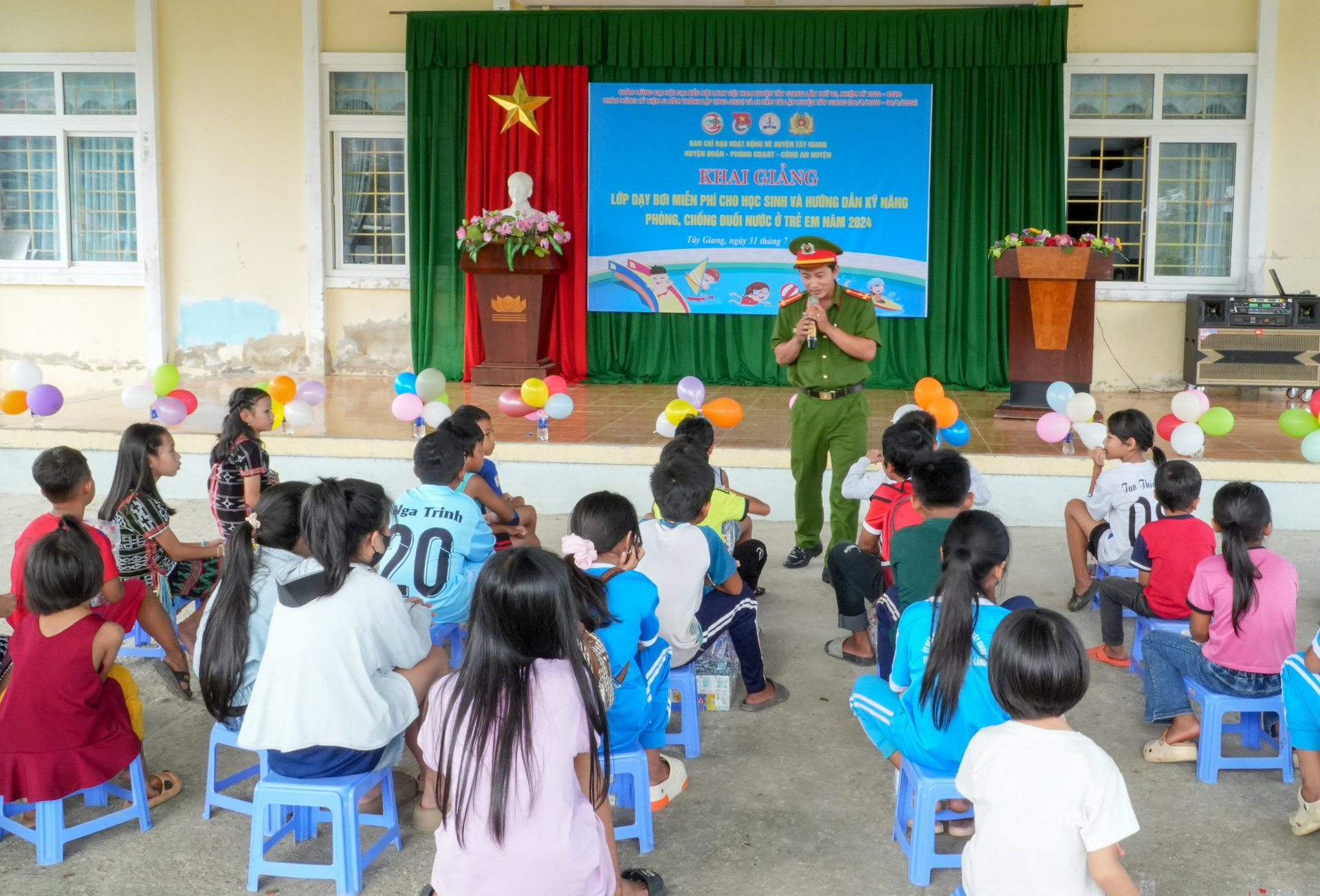 TAY GIANG - HOC SINH