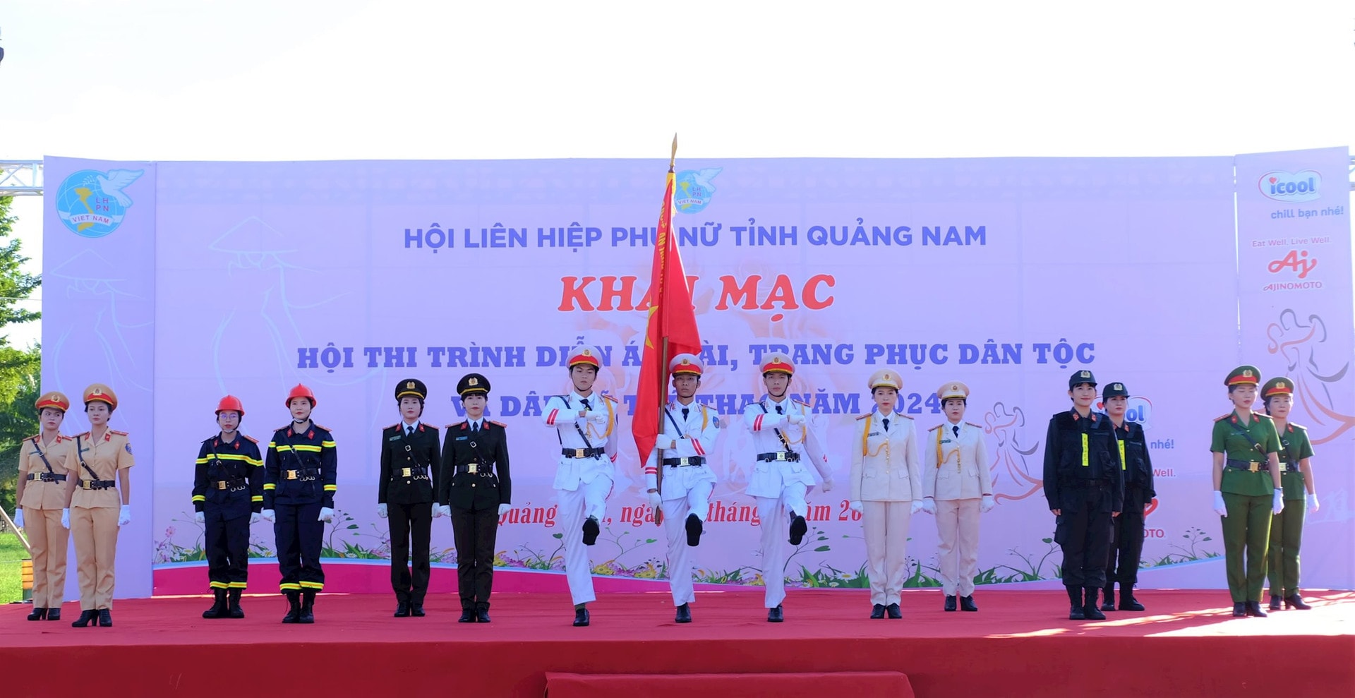 Traditional costume performance by Nam Giang women