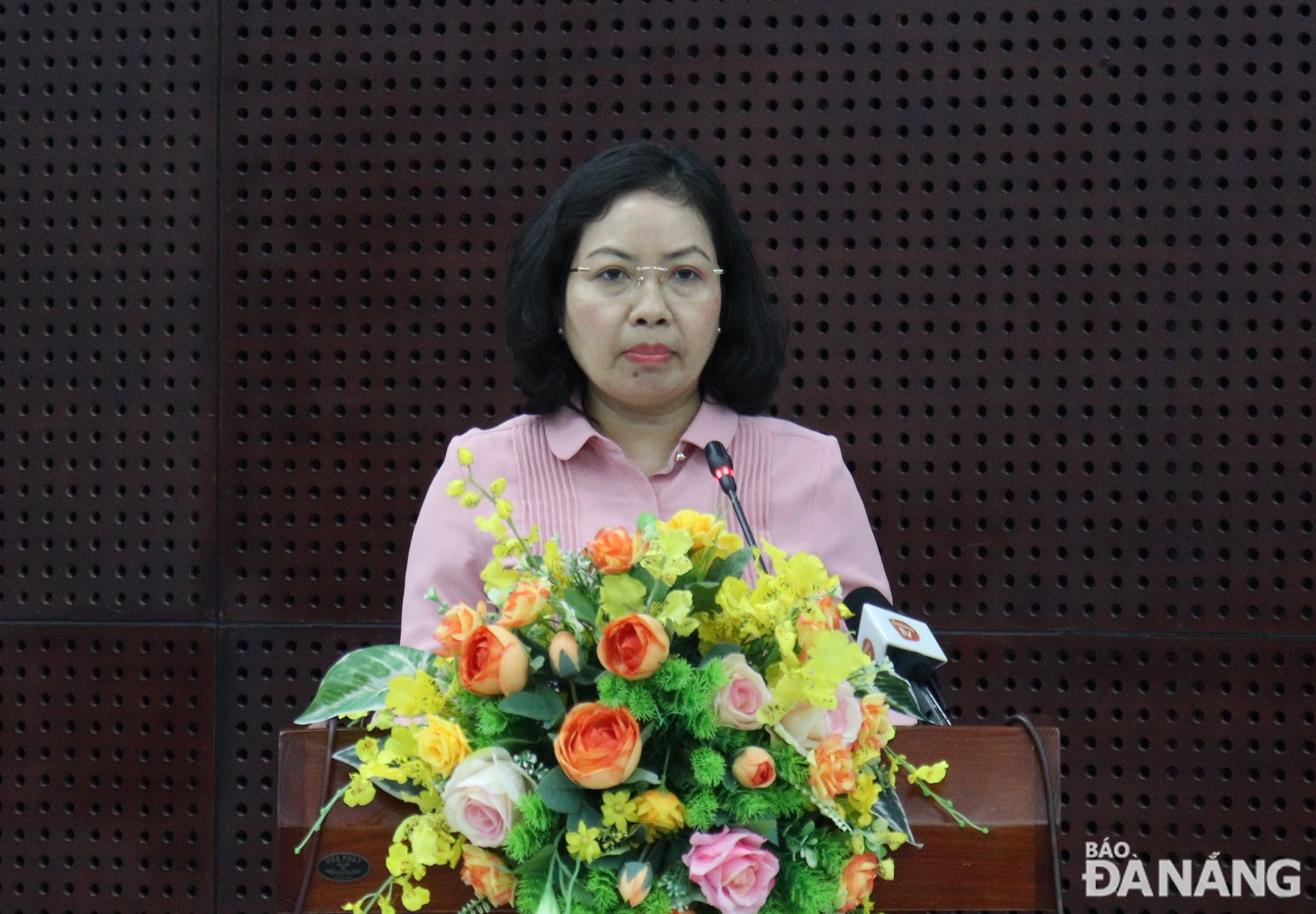 Giám đốc Sở Công Thương Lê Thị Kim Phương trả lời câu hỏi tại buổi họp báo. Ảnh: HOÀNG HIỆP