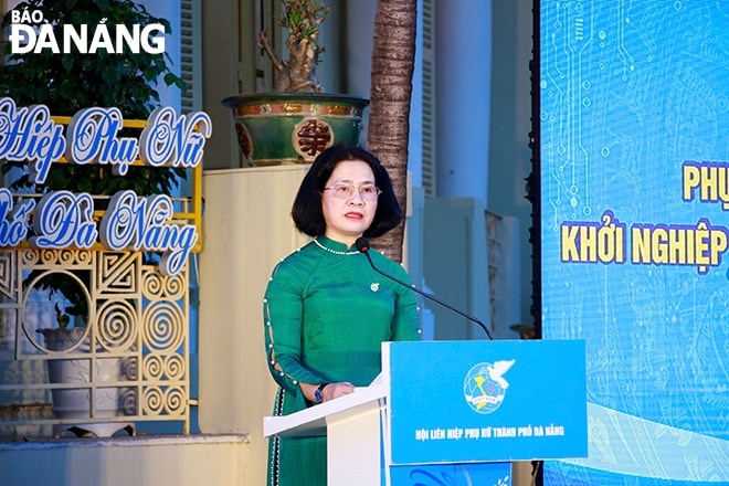Chủ tịch Hội LHPN thành phố Hoàng Thị Thu Hương phát biểu tại ngày hội. Ảnh: X.D