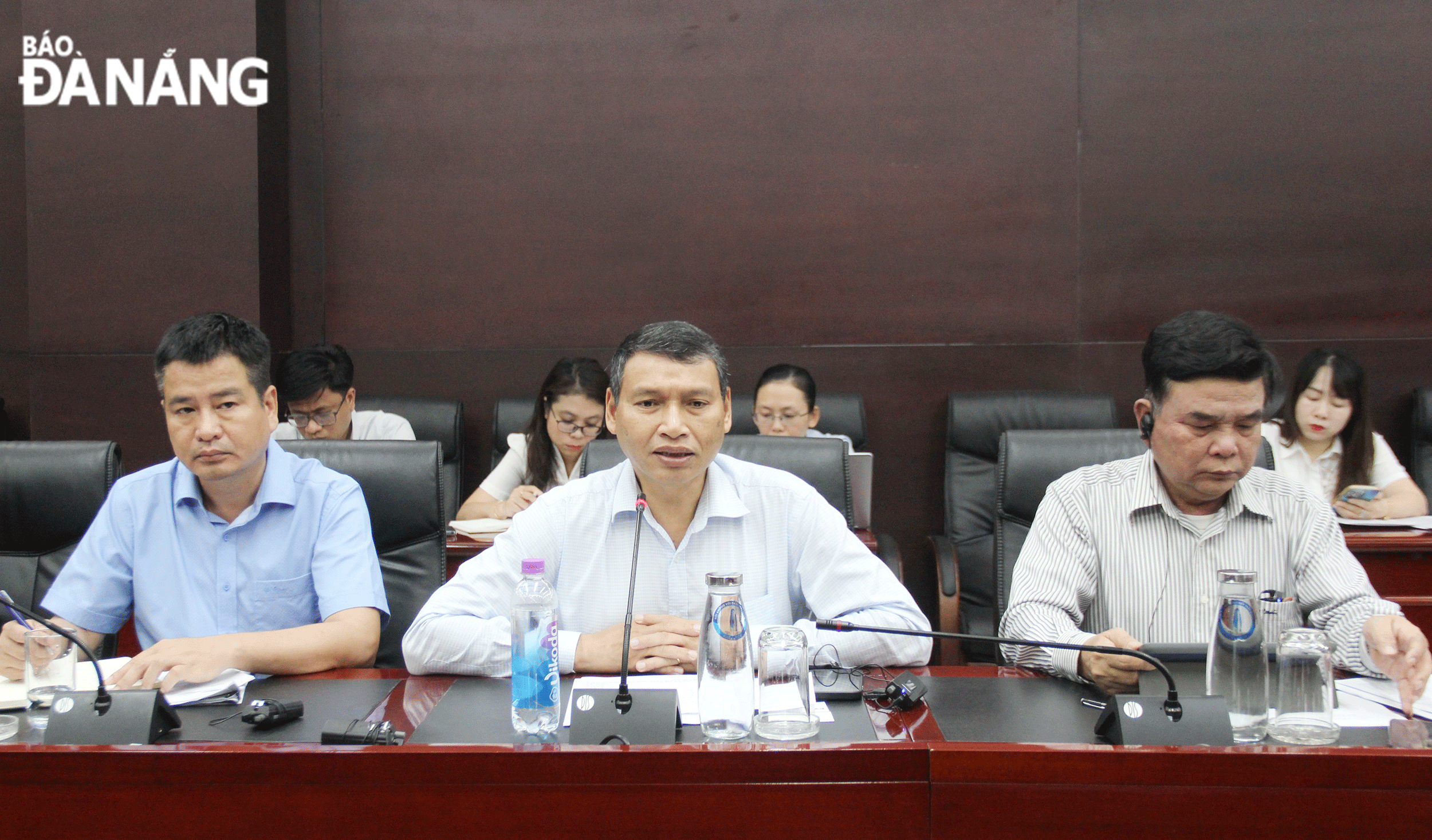 Phó Chủ tịch Thường trực UBND thành phố Hồ Kỳ Minh (giữa) tiếp và làm việc với đoàn công tác về hỗ trợ thành lập trung tâm tài chính tại Đà Nẵng. Ảnh: M.Q