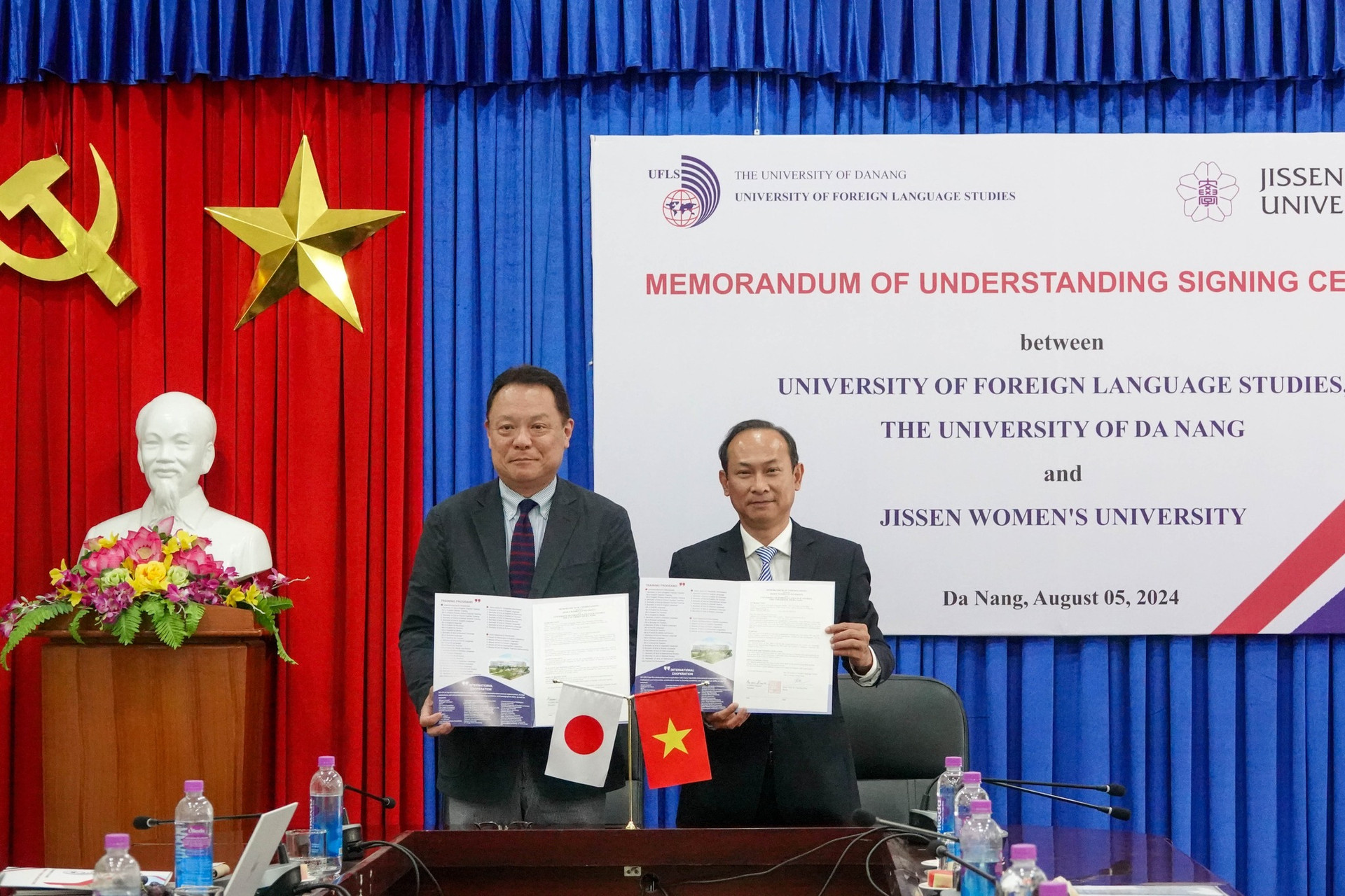  Lãnh đạo Trường Đại học Ngoại ngữ -ĐH ĐN và Trường Đại học Nữ sinh Jissen, Nhật Bản ký hợp tác MOU. Ảnh XUÂN LAN. 