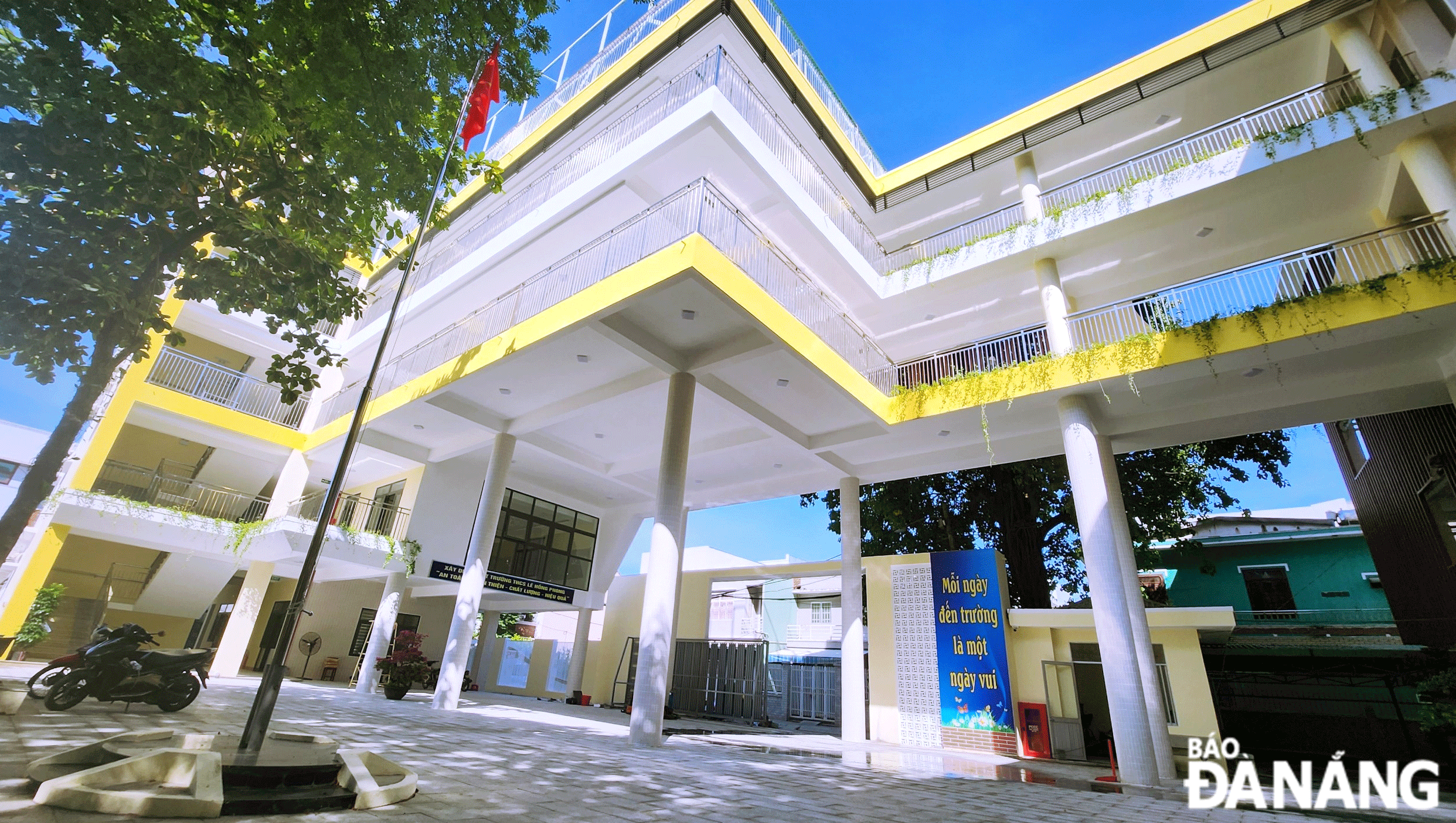 Trường THCS Lê Hồng Phong (quận Hải Châu) được đầu tư xây mới khối nhà gồm khu hiệu bộ, phòng bộ môn. Ảnh: NGỌC HÀ
