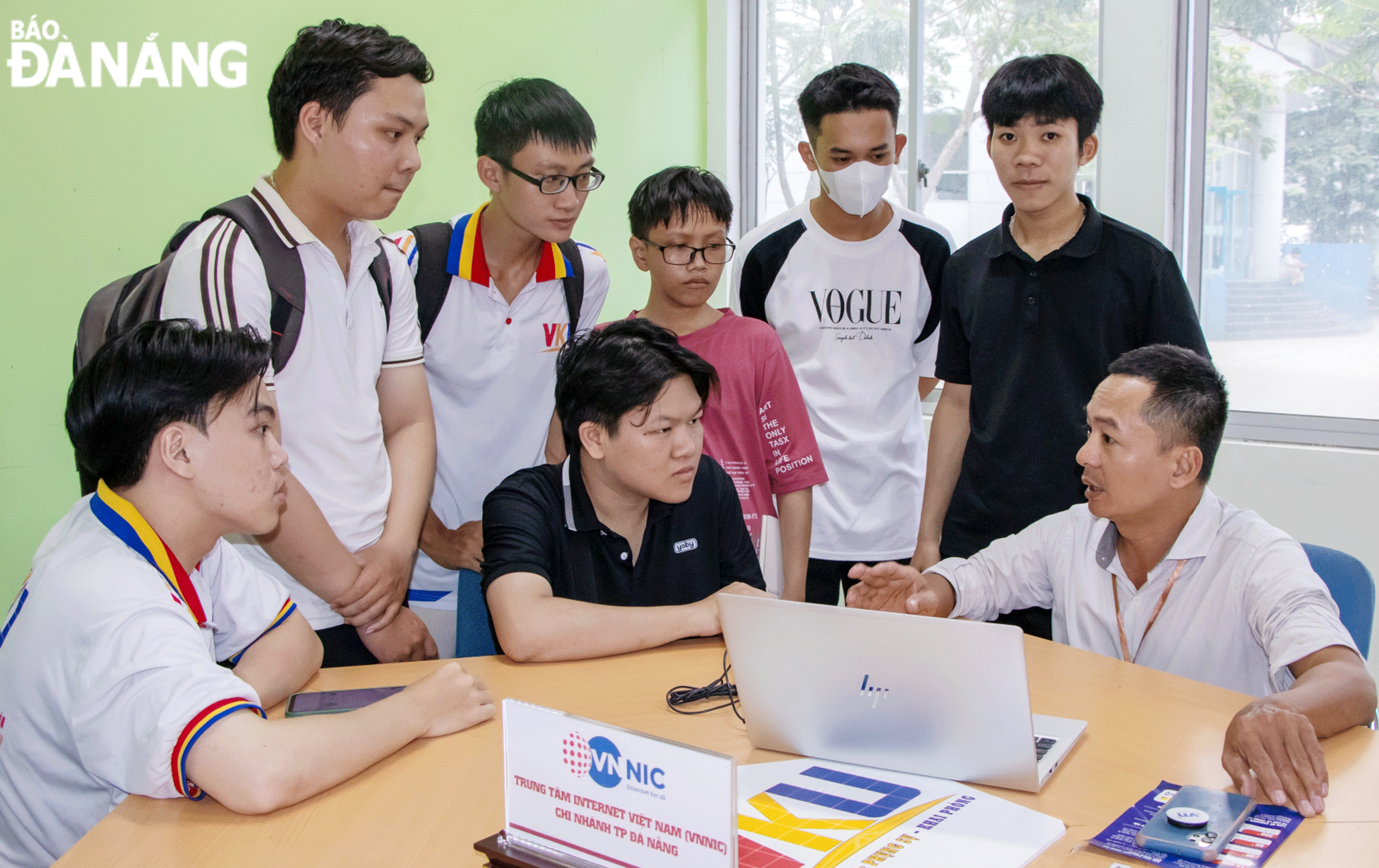 Ngành công nghệ, nhất là công nghệ thông tin đang có sự cạnh tranh cao, đòi hỏi chất lượng đào tạo của nhà trường lẫn khả năng tự học của sinh viên. TRONG ẢNH: Ngày hội việc làm tại Trường Đại học Công nghệ thông tin và Truyền thông Việt - Hàn. Ảnh: NGỌC HÀ