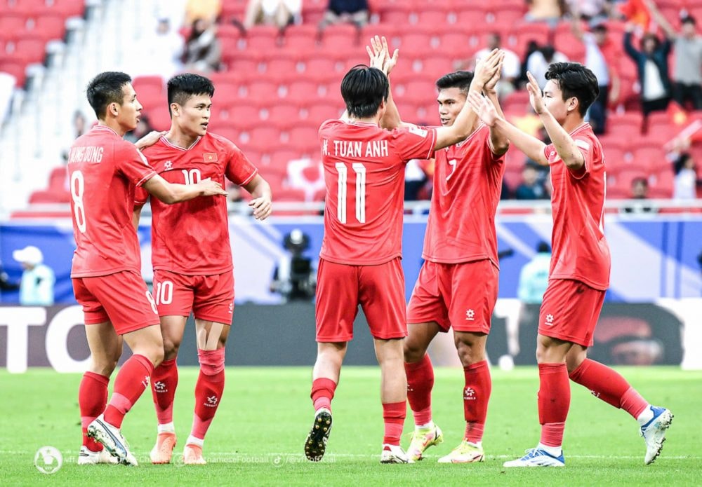 Người hâm mộ chờ đợi HLV Kim Sang Sik mang đến diện mạo mới cho đội tuyển Việt Nam trong dịp FIFA Days sắp tới. Ảnh: VFF