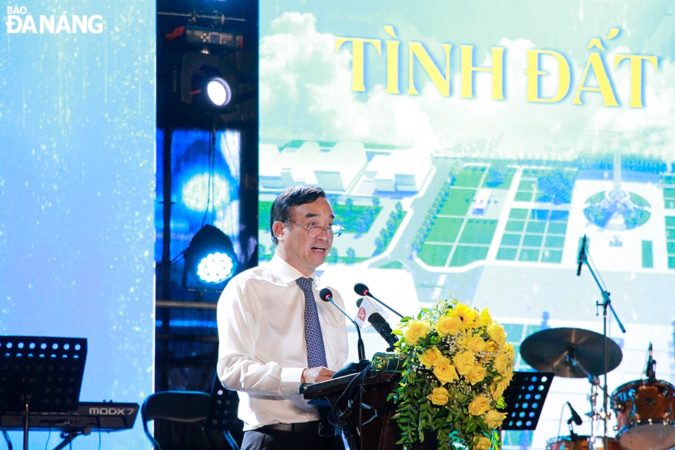Chủ tịch UBND thành phố Lê Trung Chinh phát biểu tại chương trình. Ảnh: X.D