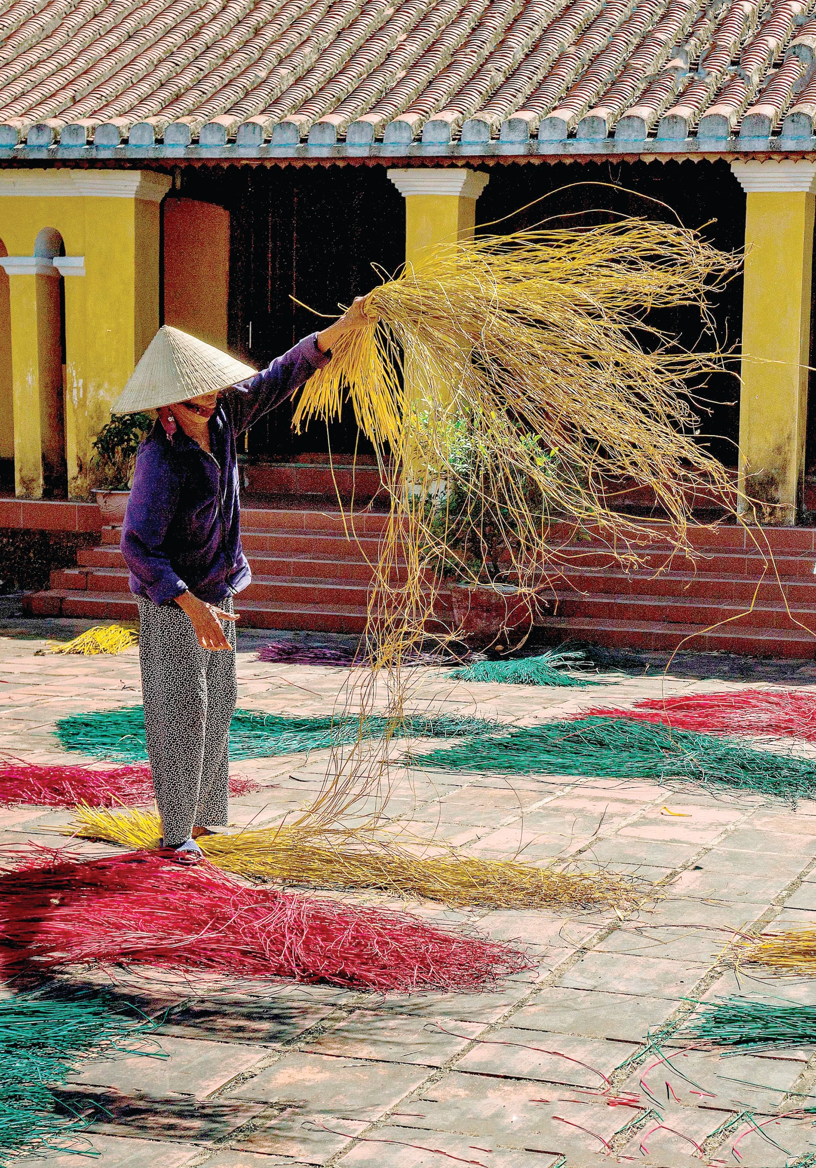 anh-4-giu-bui-sau-khi-coi-da-nhuom-mau-phoi-kho.-anh-nguyen-dien-ngoc-.jpg