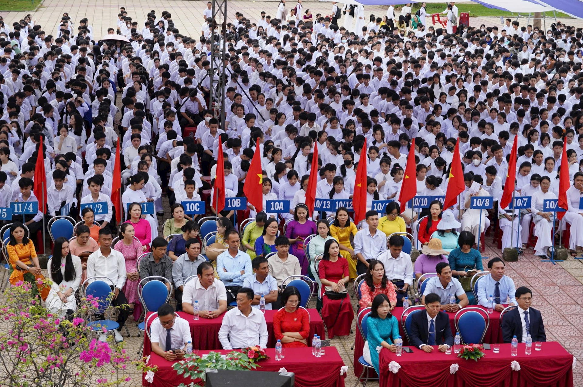 Trường THPT Nguyễn Huệ (xã Tam Hiệp, Núi Thành) khai giảng năm học mới.