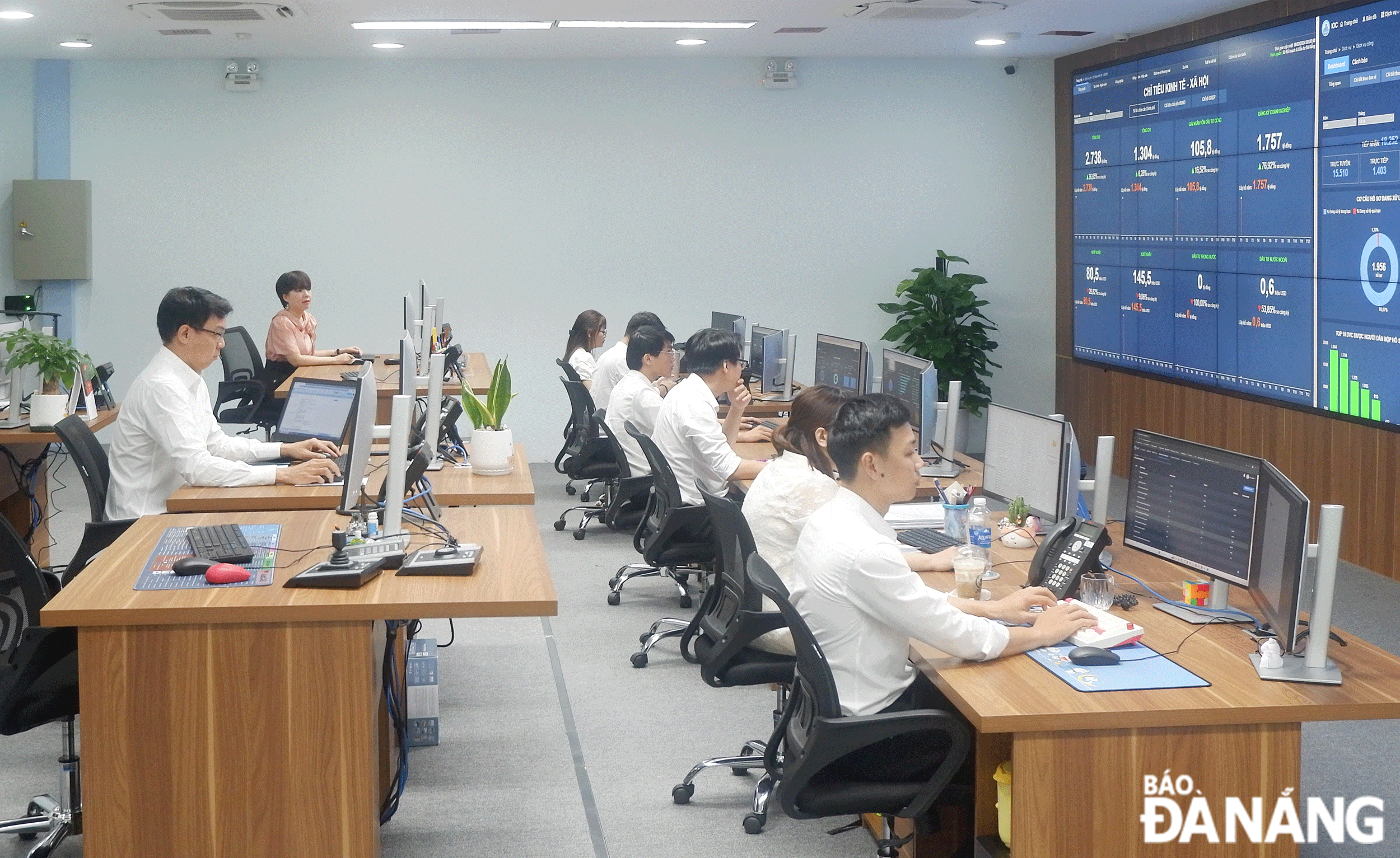 Trung tâm Giám sát, điều hành thông minh Đà Nẵng đi vào hoạt động góp phần thúc đẩy dịch vụ công trực tuyến toàn trình. Ảnh: M.QUẾ