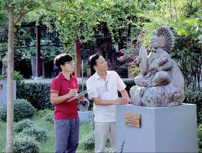 Tran Duy and his father, Tran Thu