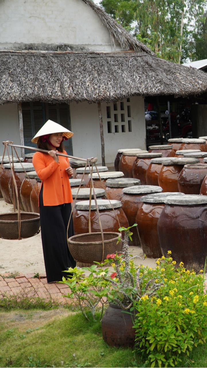 Làng nghề nước mắm Cửa Khe, xã Bình Dương (Thăng Bình). Ảnh: Q.V