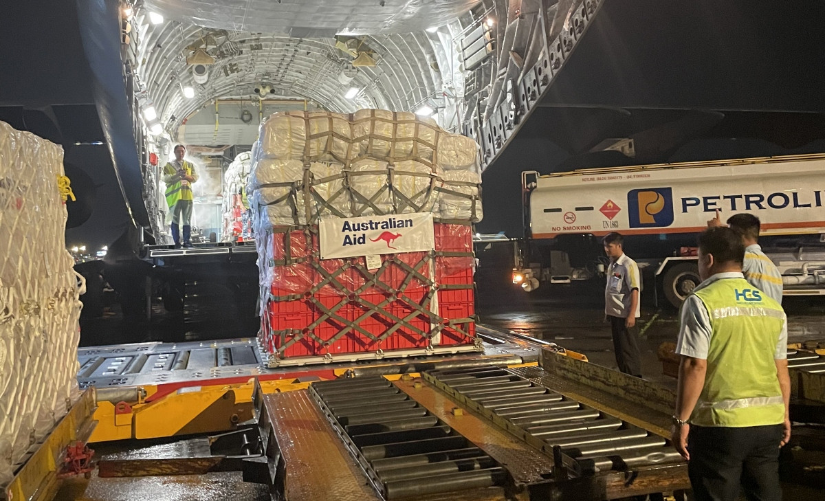 Australian relief aid arrives at Noi Bai International Airport 1